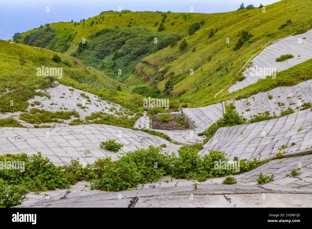 Vue de l'ancien bassin versant au sommet de Green Mountain sur l'île de l'Ascension dans l'océan Atlantique tropical sud, océan Atlantique sud Banque D'Images