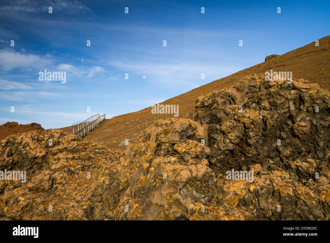 Une vue de la formation de lave et des formes rocheuses sur l'île de Bartolome dans les îles Galapagos, site du patrimoine mondial de l'UNESCO, Équateur, Amérique du Sud Banque D'Images