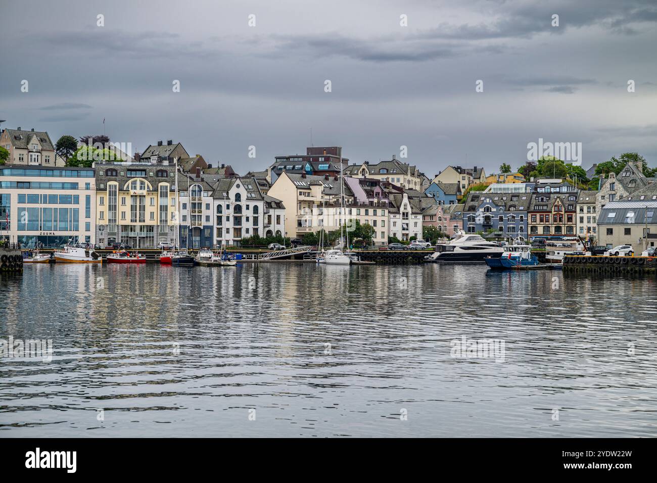Port d'Alesund, more og Romsdal, Norvège, Scandinavie, Europe Banque D'Images