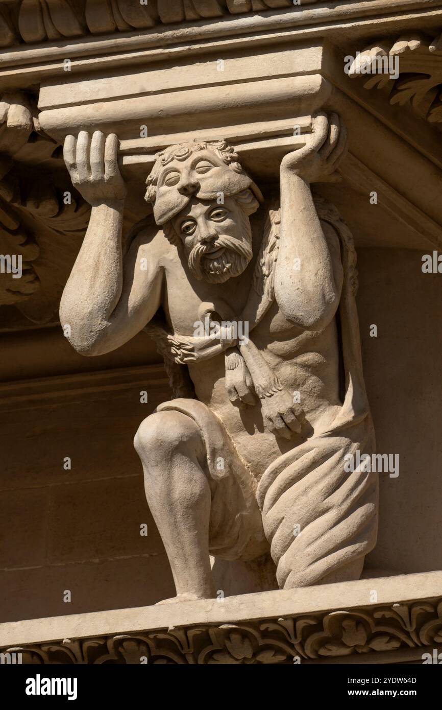 Telamons représentant des figures grotesques ou des animaux fantastiques et allégoriques, détail de la façade baroque, église de Santa Croce, Lecce, Salento, Pouilles Banque D'Images