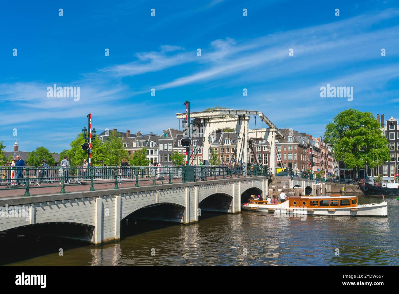 Pont Magere Brug (Skinny Bridge) sur la rivière Amstel, Amsterdam, pays-Bas, Europe Banque D'Images