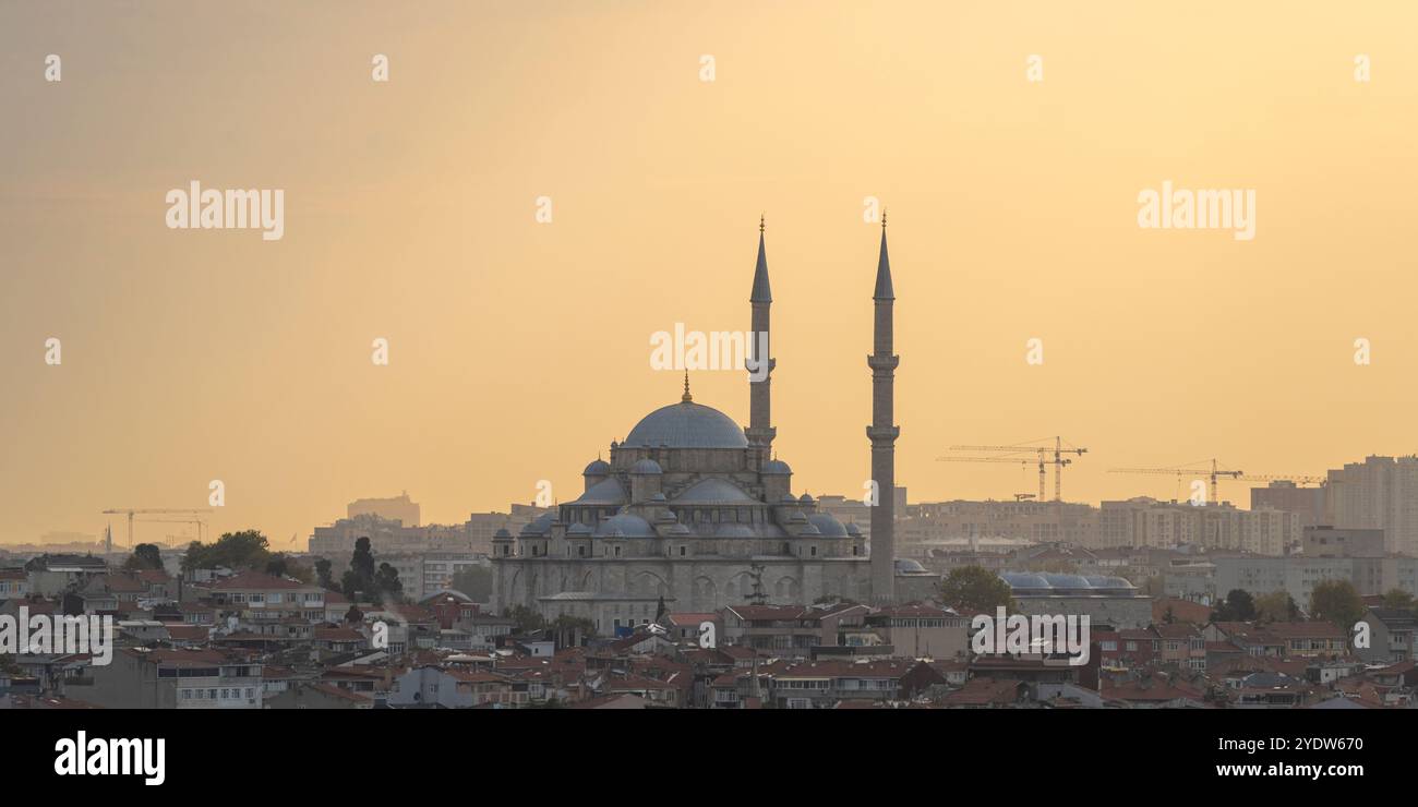 Mosquée de Fatih au coucher du soleil, site du patrimoine mondial de l'UNESCO, district de Fatih, province d'Istanbul, Turquie, Europe Banque D'Images