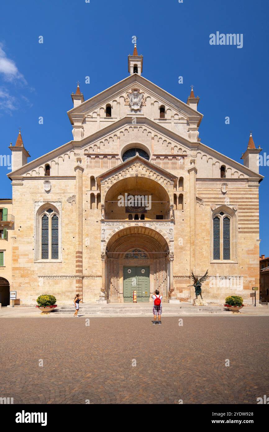La cathédrale de Vérone (cathédrale de Santa Maria Assunta), Vérone, site du patrimoine mondial de l'UNESCO, Vénétie, Italie, Europe Banque D'Images