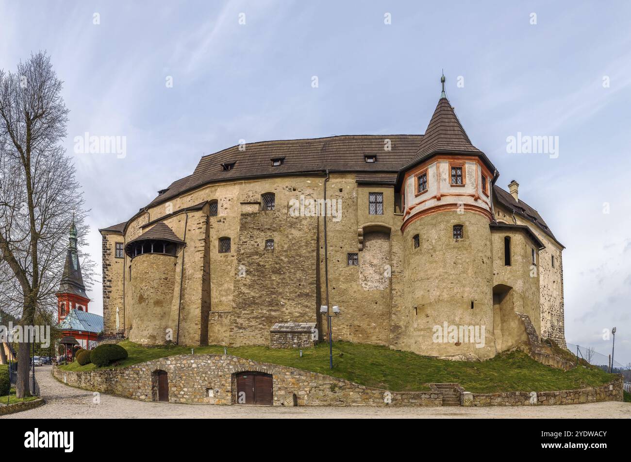 Le château de Loket est un château de style gothique du XIIe siècle situé à environ 12 kilomètres de Karlovy Vary sur un rocher massif dans la ville de Loket, République tchèque, Europ Banque D'Images