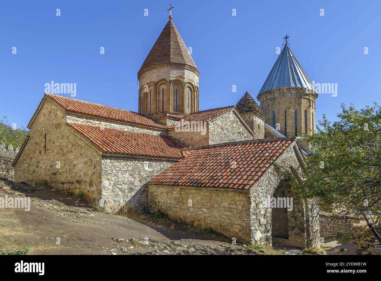 Églises dans la forteresse d'Ananuri, Géorgie. Vue depuis la cour Banque D'Images