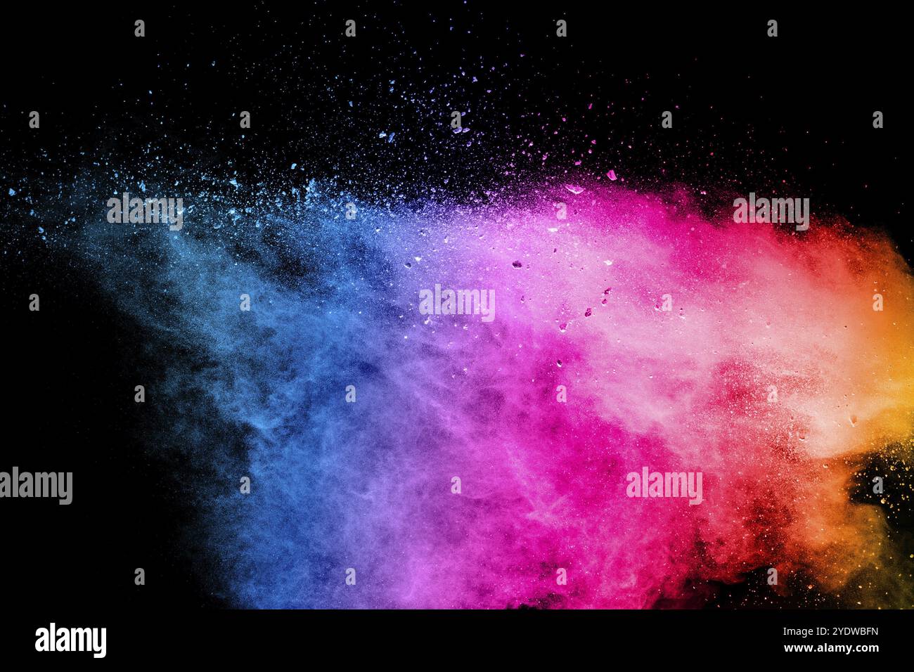 Explosion de poudre colorée isolée sur fond noir. Arrière-plan abstrait de couleur Banque D'Images