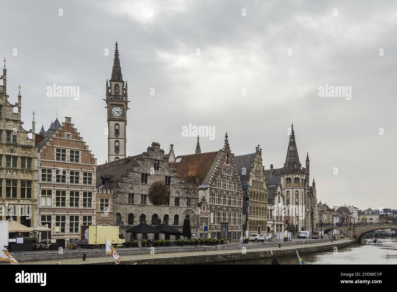 Le Graslei (remblai de la rivière Lys) est l'un des endroits les plus pittoresques du vieux centre-ville de Gand Banque D'Images
