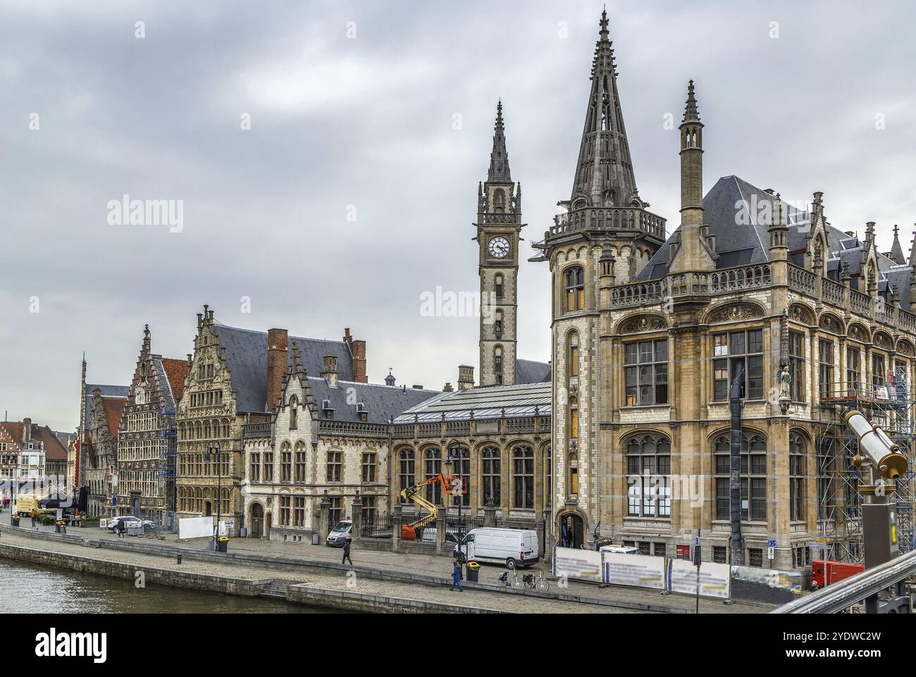 Le Graslei (remblai de la rivière Lys) est l'un des endroits les plus pittoresques du vieux centre-ville de Gand Banque D'Images
