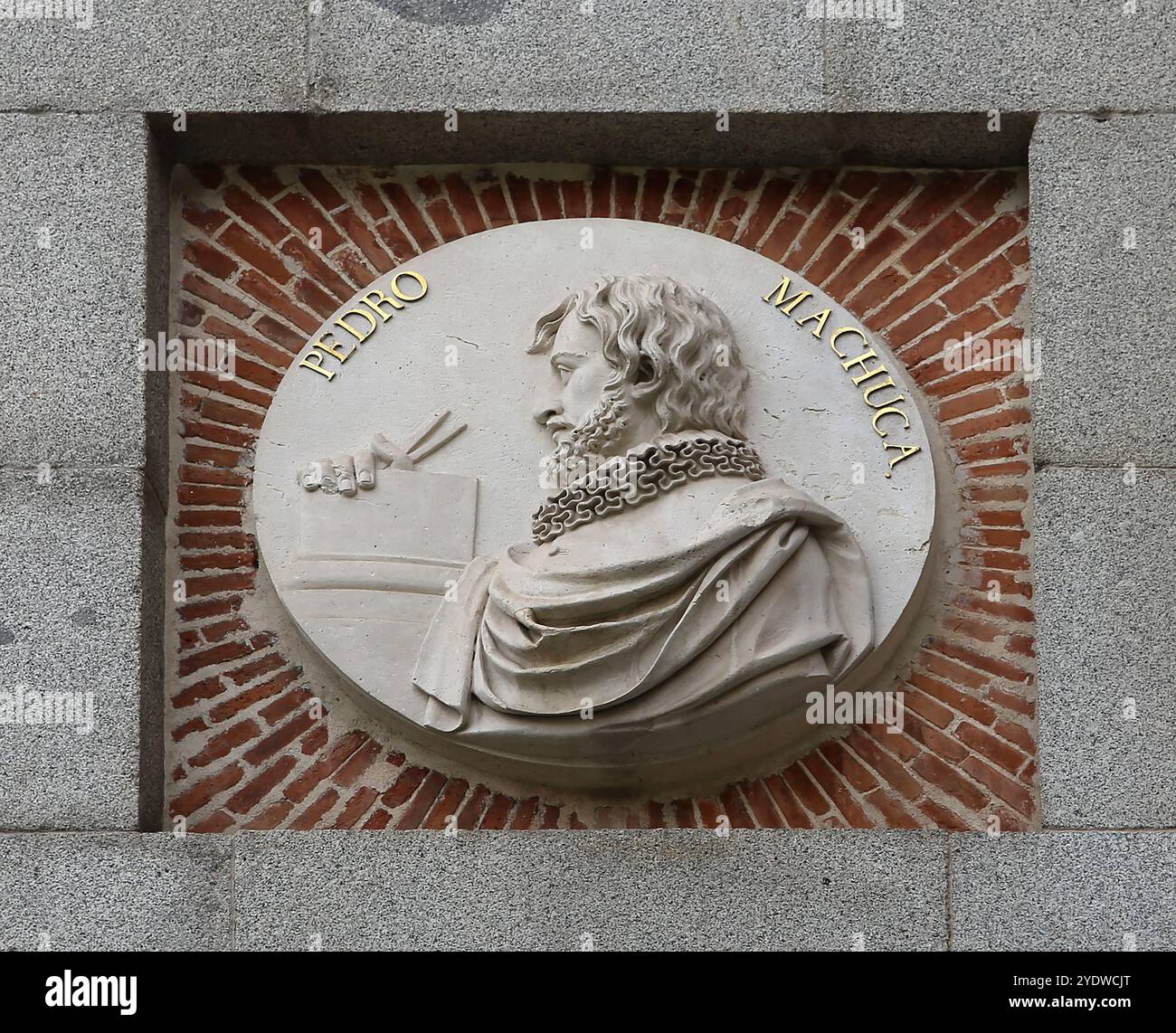 Médaillon de Pedro Machuca, par le sculpteur R. Barba, 1830. Marbre. Façade du Musée du Prado. Madrid. Espagne. Banque D'Images