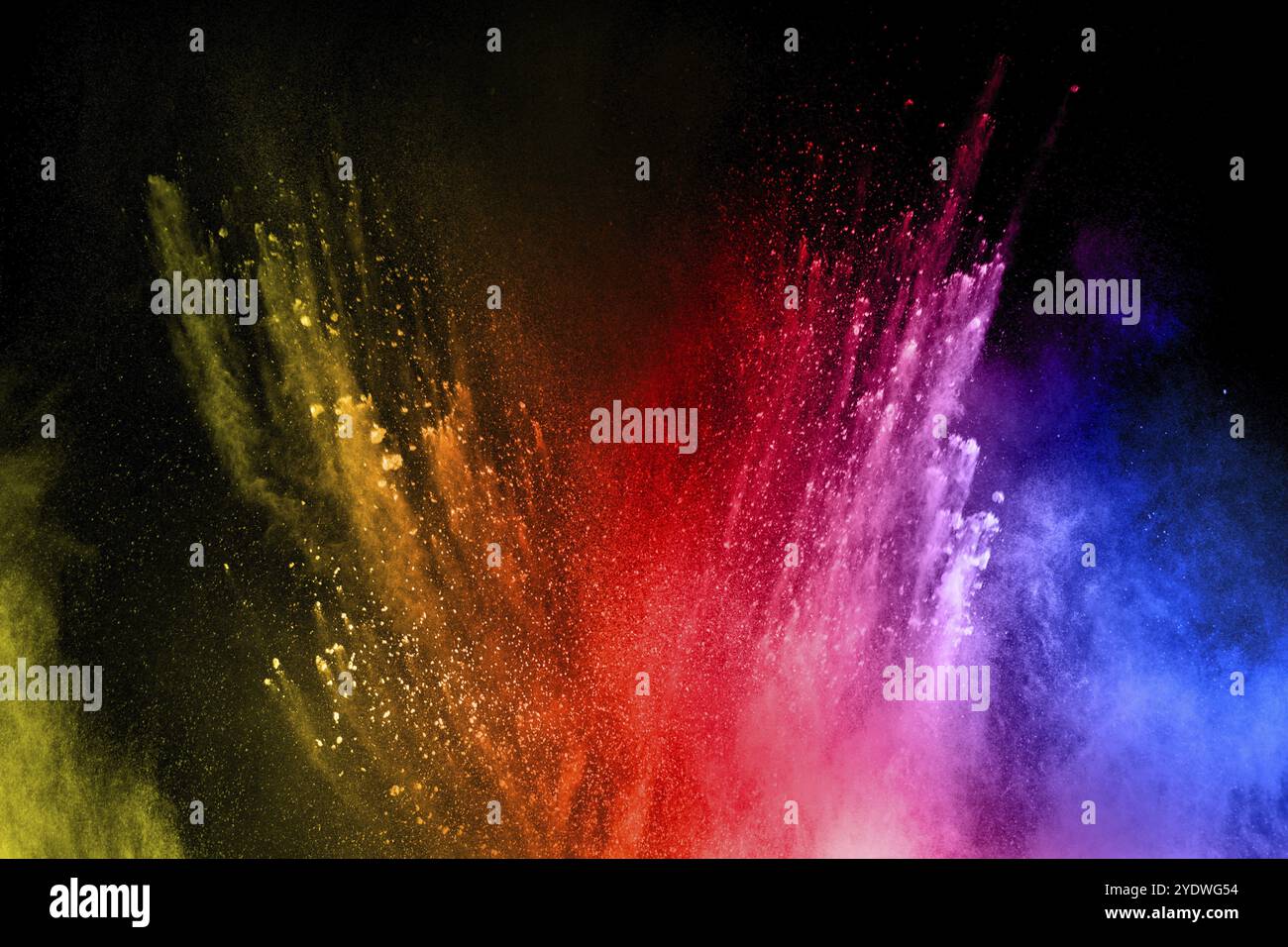 Explosion de poudre de couleur abstraite sur fond noir. Geler le mouvement des éclaboussures de poussière. Holi peint en festival Banque D'Images