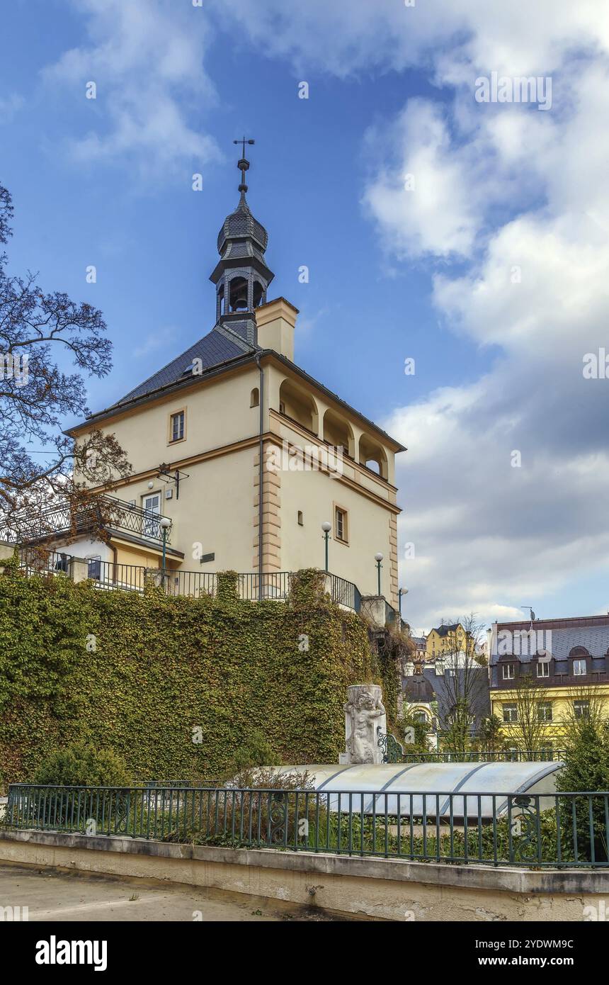 Tour du château dans le centre historique de Karlovy Vary, république tchèque Banque D'Images