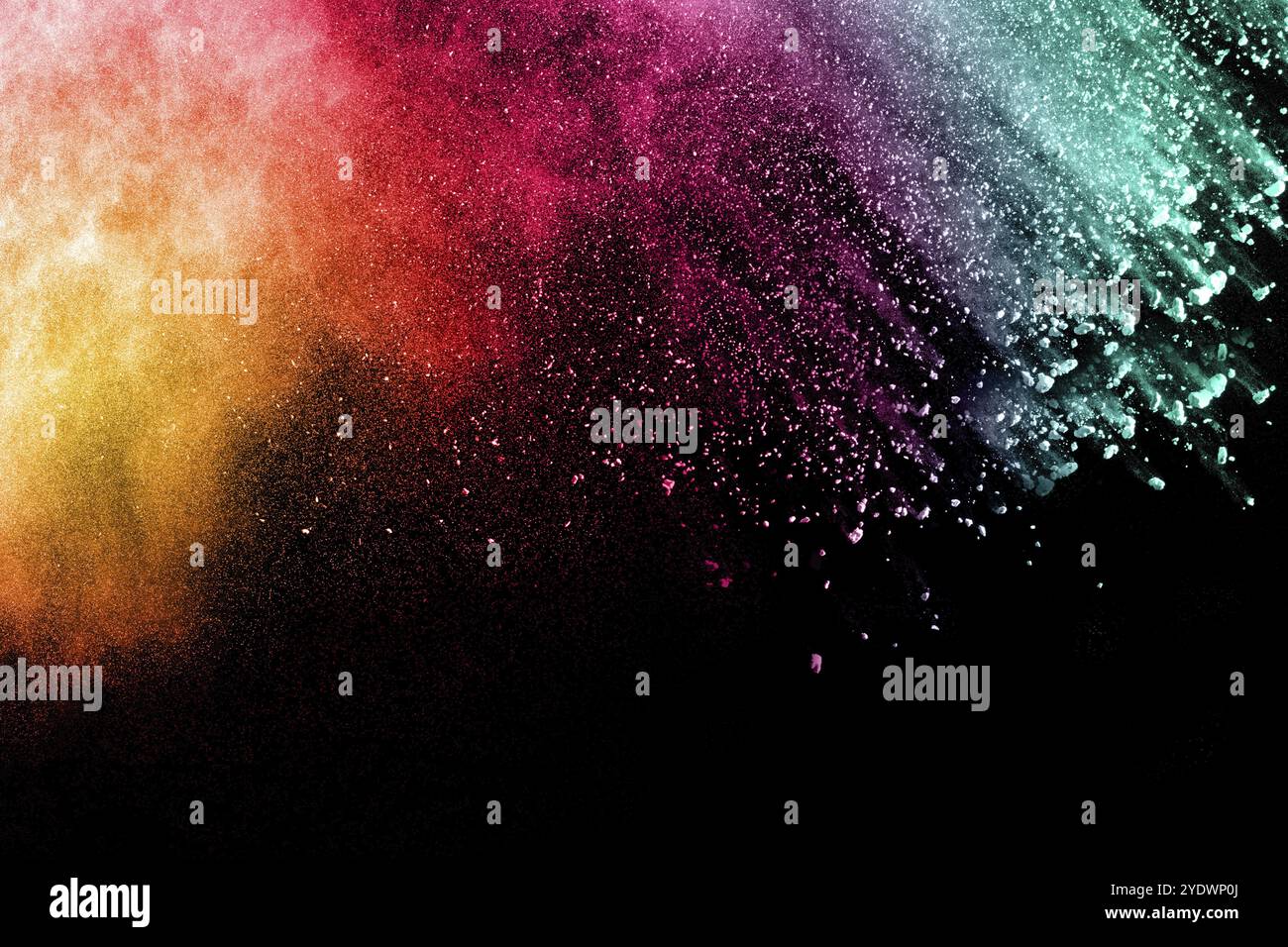 Explosion de poudre multicolore abstraite sur fond noir. Figez le mouvement des particules de poussière de couleur Banque D'Images