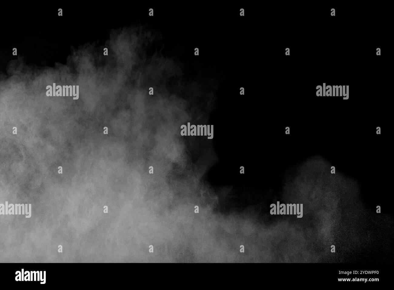 Explosion de poudre blanche abstraite sur fond noir. Expiration abstraite de poussière blanche Banque D'Images