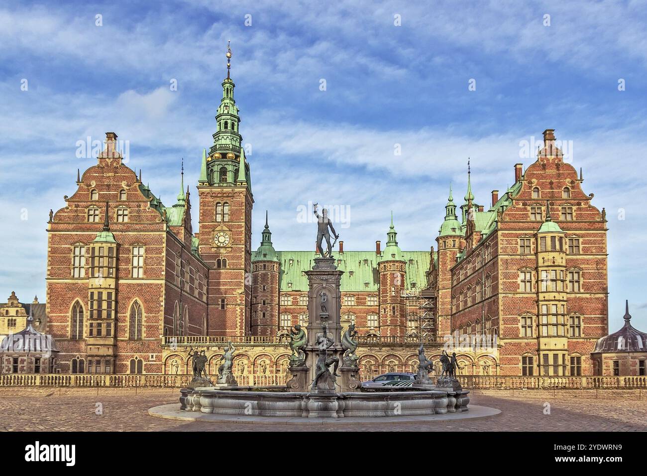 Frederiksborg Palace est un palais situé à Hillerod, au Danemark. Il a été construit comme résidence royale pour le roi Christian IV et est maintenant un musée d'histoire nationale Banque D'Images