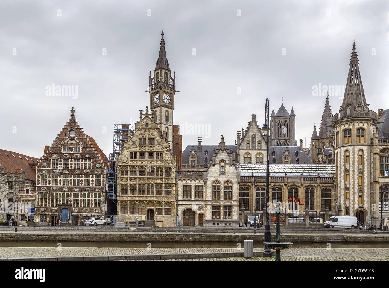 Le Graslei (remblai de la rivière Lys) est l'un des endroits les plus pittoresques du centre de la vieille ville de Gand, Belgique, Europe Banque D'Images