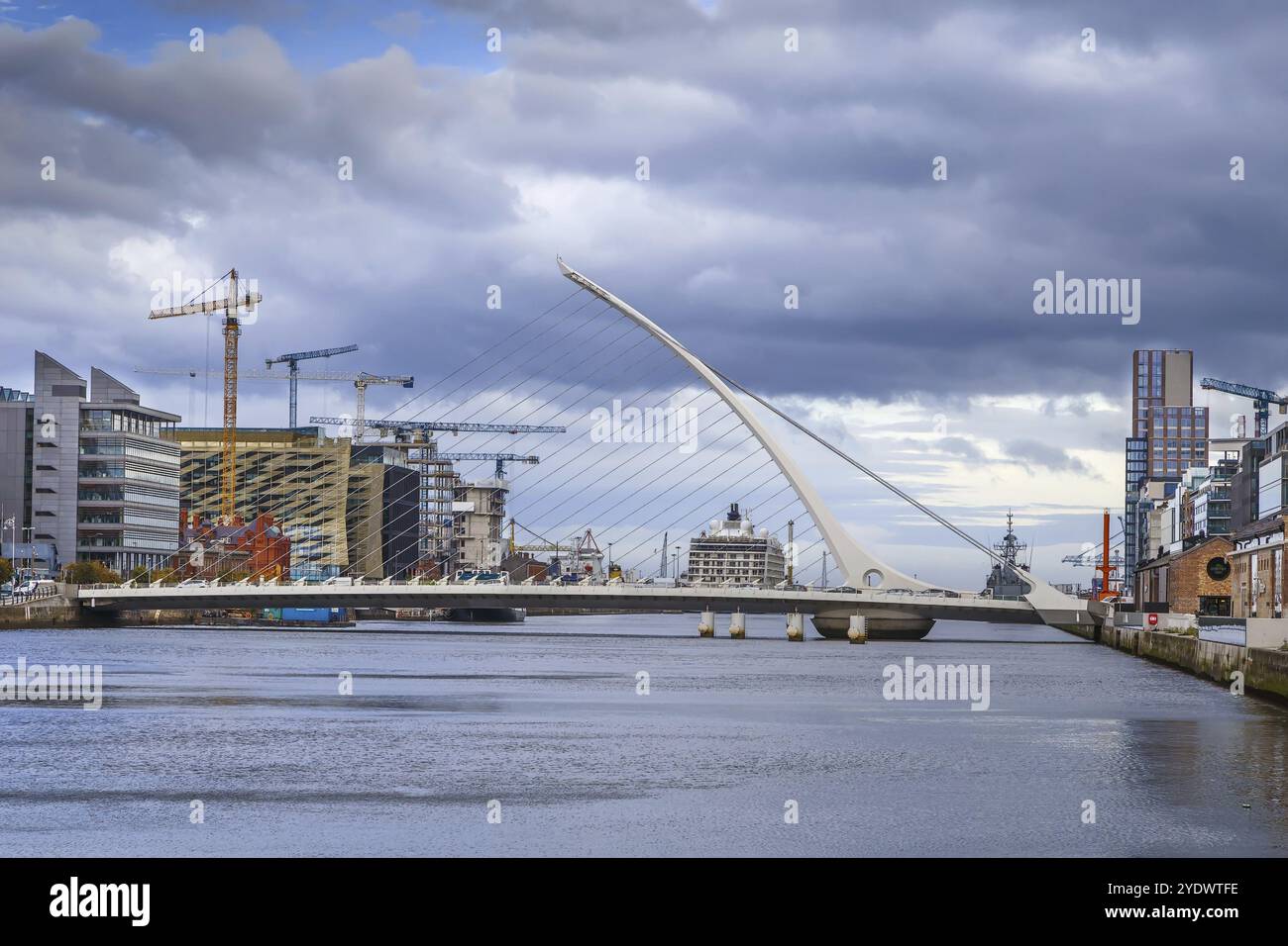 Vue de la rivière Liffey à Dublin avec Samuel Beckett Bridge, Irlande, Europe Banque D'Images