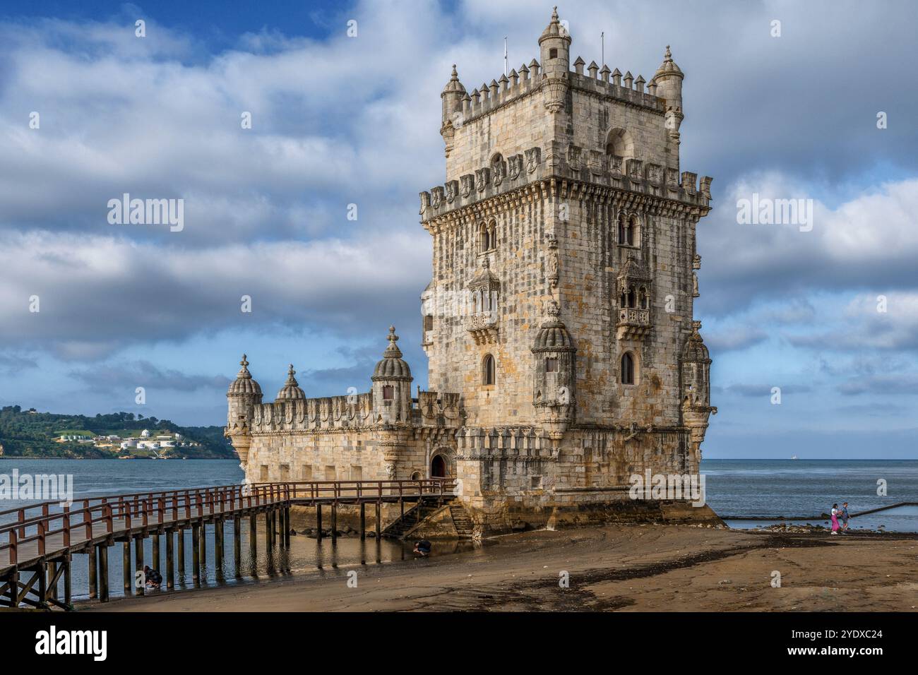 Vue extérieure de la façade de la Tour de Belém, XVIe siècle, style manuélin, ancienne construction militaire, ville de Lisbonne, capitale du Portugal. Banque D'Images