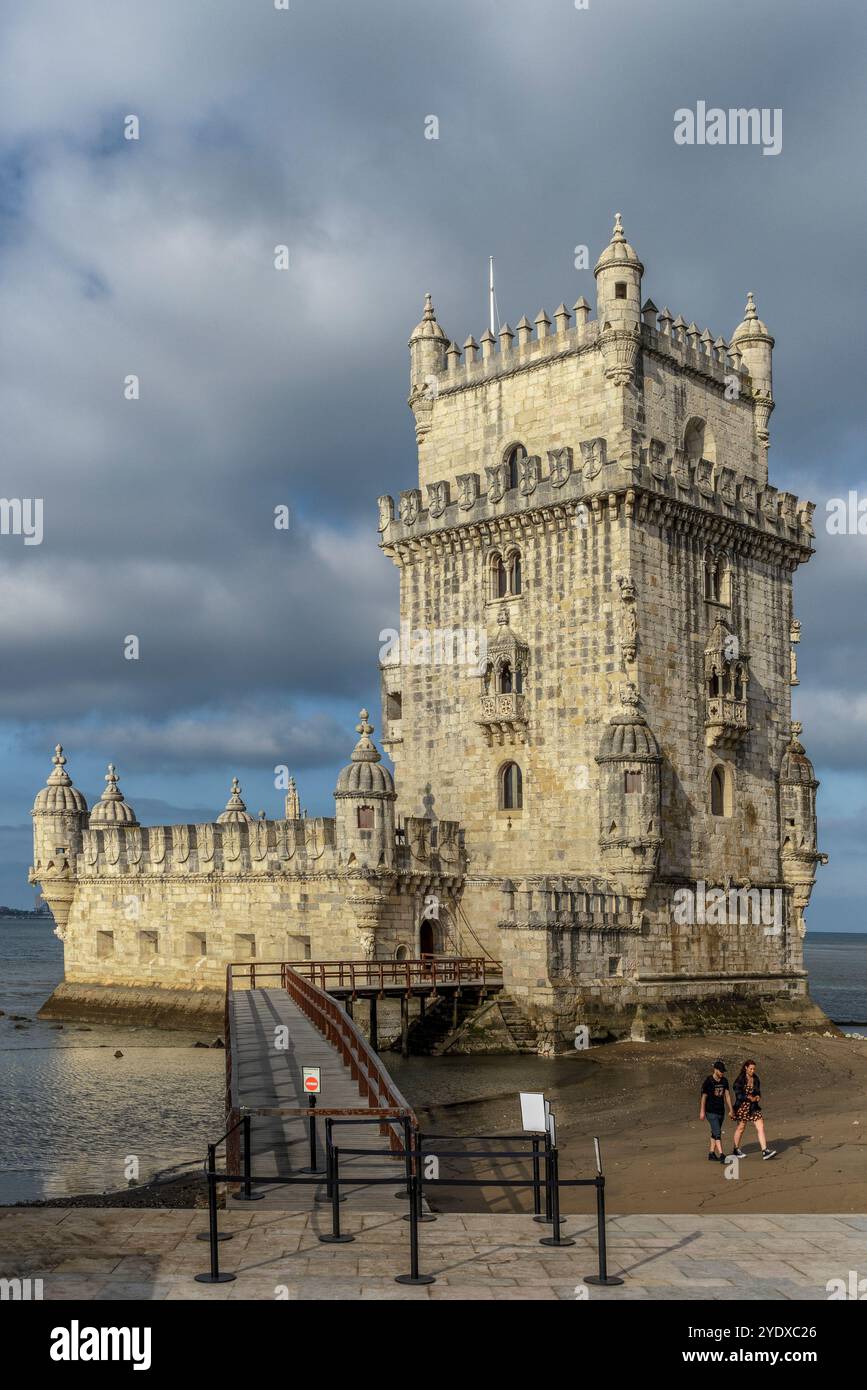 Vue extérieure de la façade de la Tour de Belém, XVIe siècle, style manuélin, ancienne construction militaire, ville de Lisbonne, capitale du Portugal. Banque D'Images