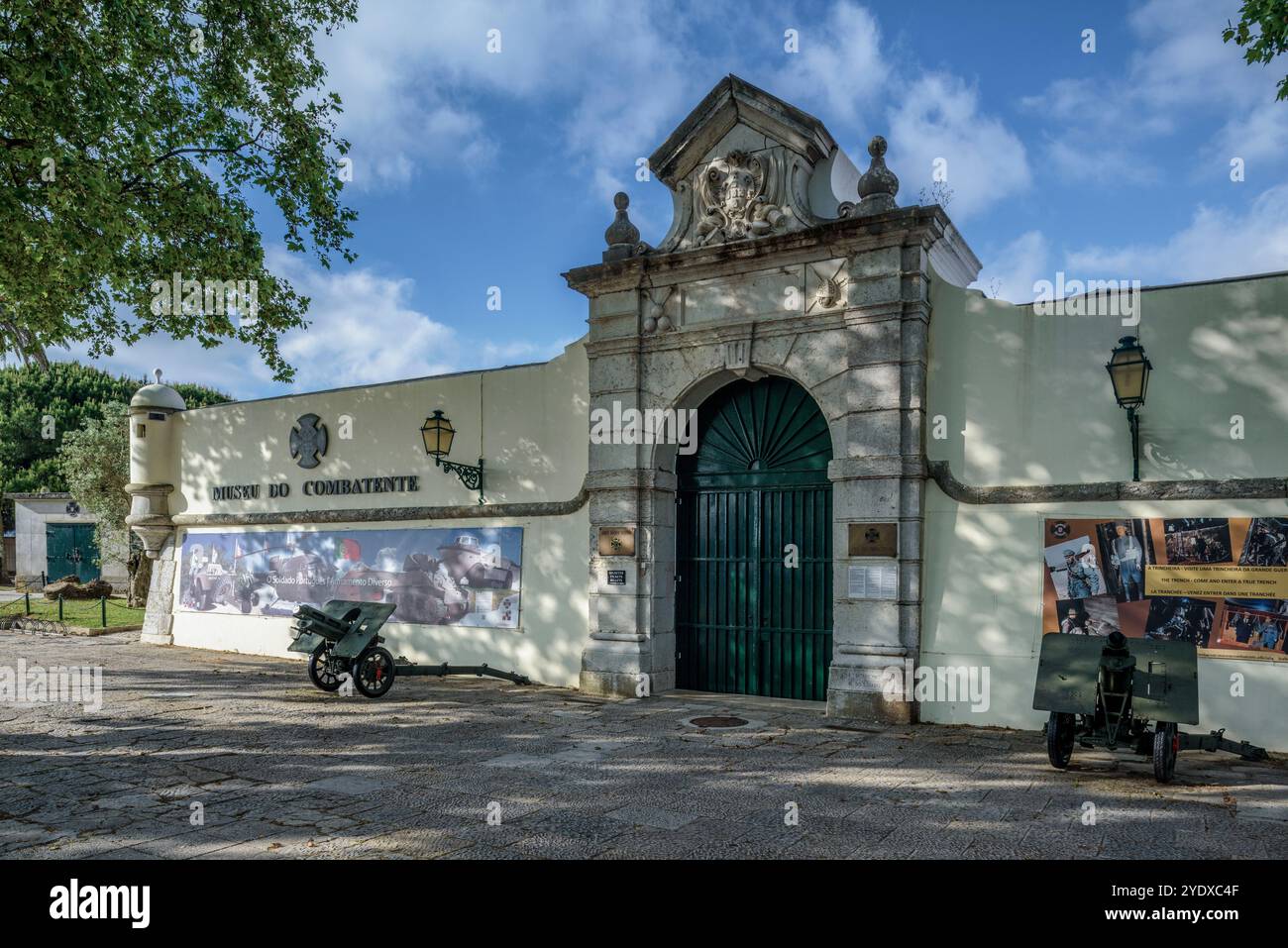 Porte d'entrée sur la façade principale de la forteresse de Bom Sucesso, Museu do combatente de la ville de Lisbonne, capitale du Portugal, Europe Banque D'Images