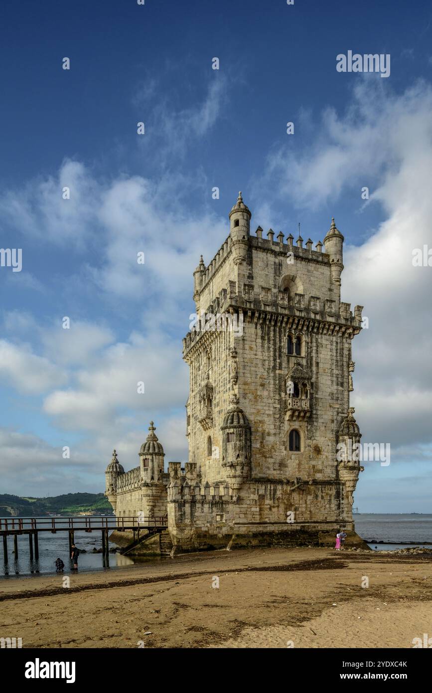 Vue extérieure de la façade de la Tour de Belém, XVIe siècle, style manuélin, ancienne construction militaire, ville de Lisbonne, capitale du Portugal. Banque D'Images