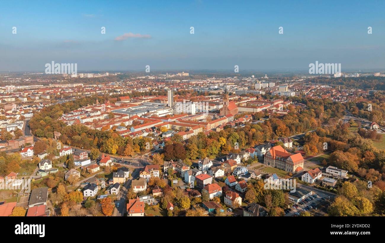 25.10.2024 : Neubrandenburg Neubrandenburg Mecklembourg - Poméranie occidentale *** 25 10 2024 Neubrandenburg Neubrandenburg Mecklembourg-Poméranie occidentale Allemagne Banque D'Images