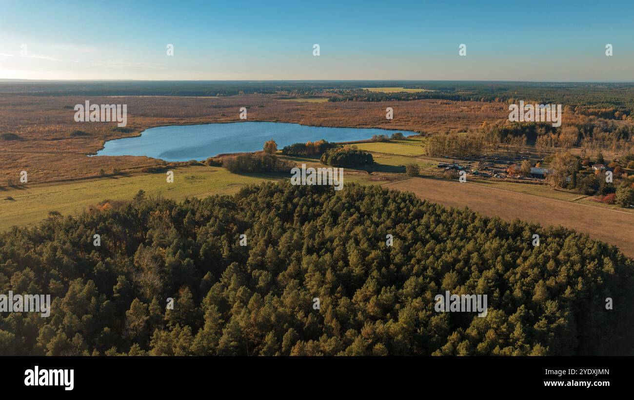 24.10.2024 : Blick auf den Ludwigshofer Voir Ludwigshof Mecklenburg - Vorpommern Deutschland *** 24 10 2024 vue de Ludwigshofer Voir Ludwigshof Mecklenburg Poméranie occidentale Allemagne Banque D'Images