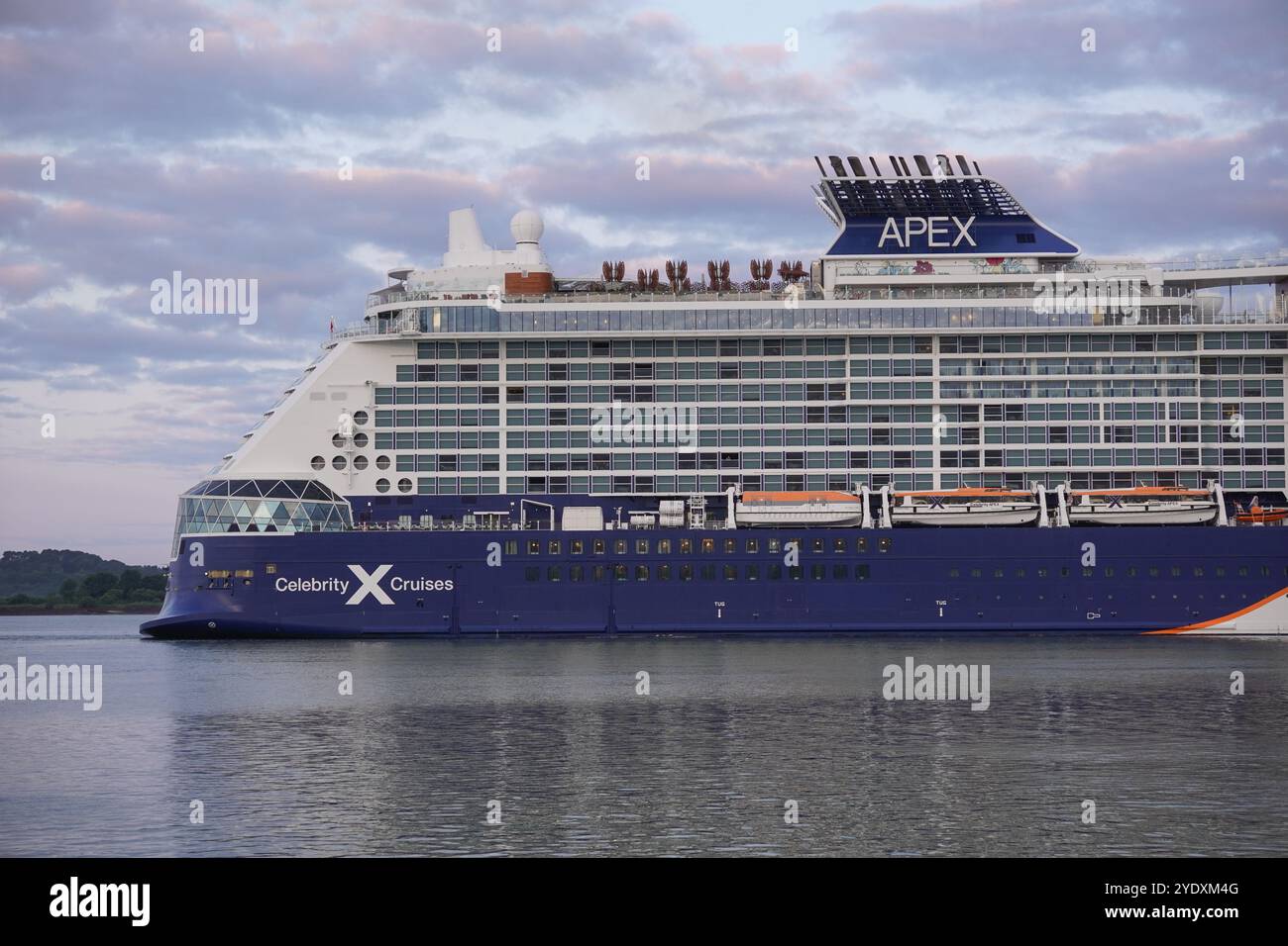 Poupe du navire de croisière de luxe Celebrity Apex. L'industrie des croisières. Celebrity Cruises Vessel - Southampton UK 27 juin 2024 Banque D'Images