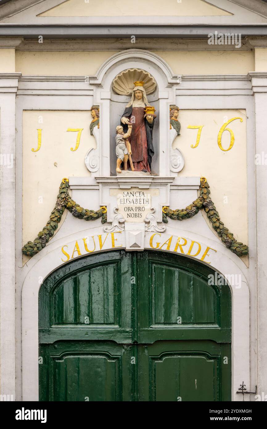 Gros plan de la porte d'entrée du Béguinage TEN Wijngaerde, Bruges, Belgique Banque D'Images