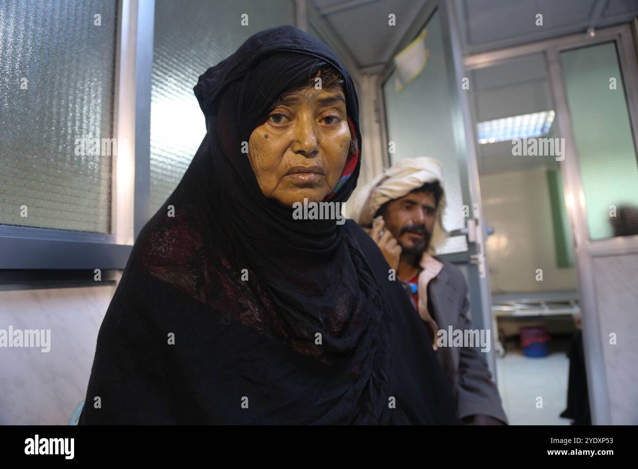 Patients atteints de cancer dans un centre médical de la ville d'Al-Hudaydah, au Yémen. Le centre lance un appel d'argent à l'organisation arabe et internationale car il risque d'être fermé en raison du manque de ressources alors que le nombre de patients atteints de cancer a augmenté pendant le conflit Banque D'Images