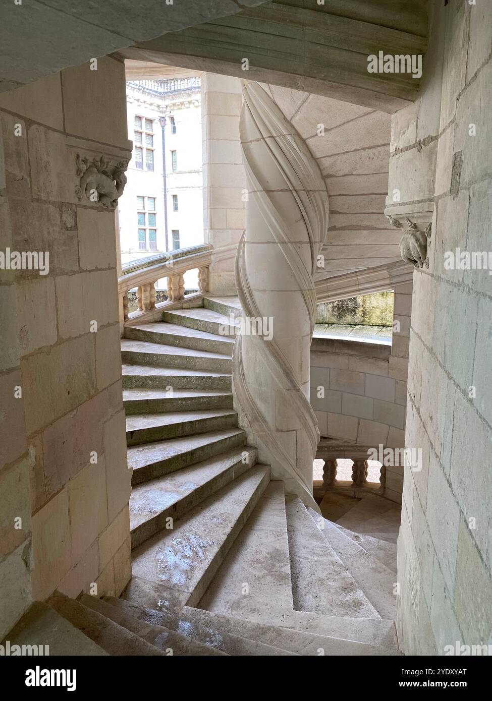 Château de Chambord, escalier en colimaçon du château de Chambord - Image de stock capturée avec un smartphone