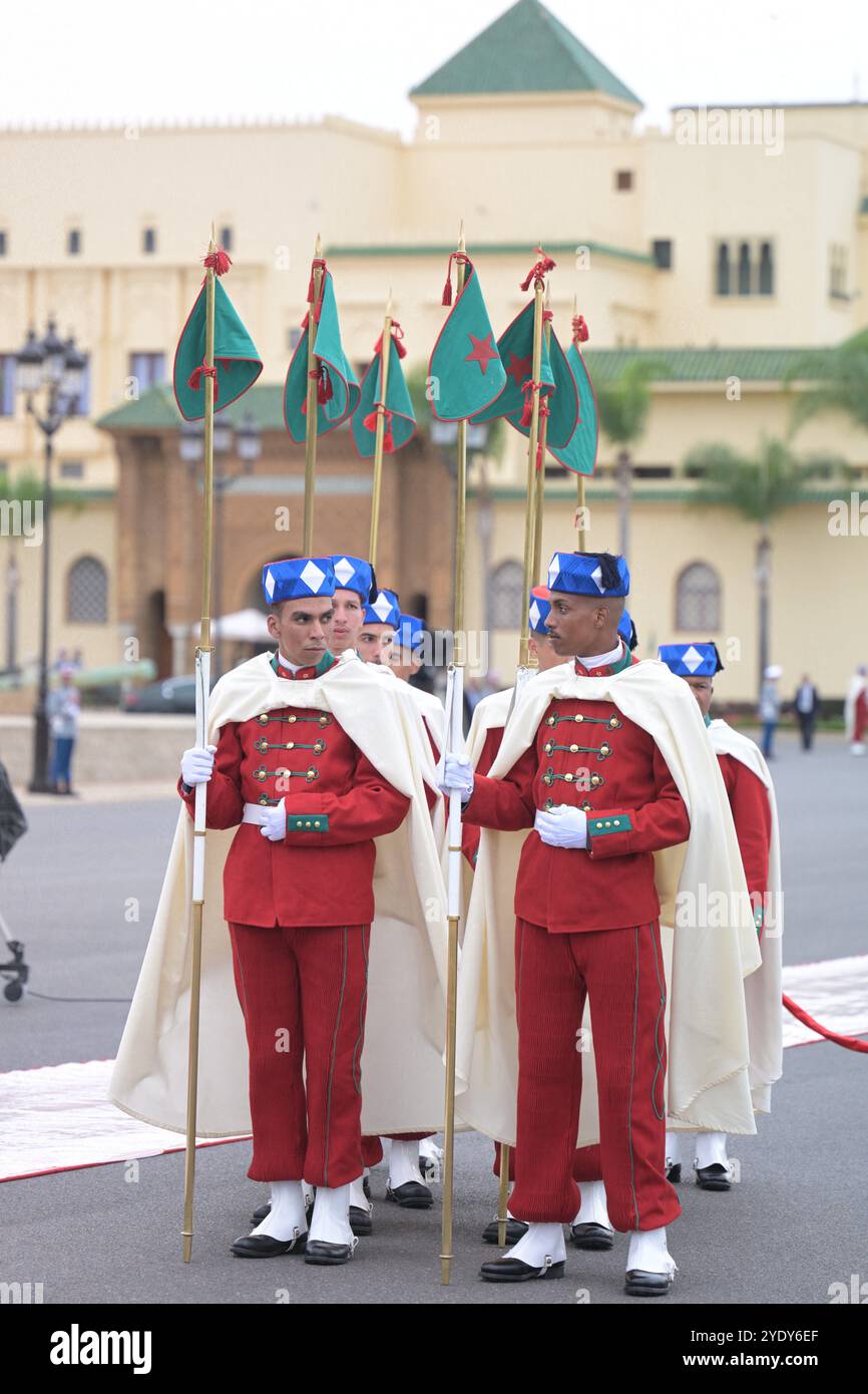 Rabat, Maroc. 28 octobre 2024. Illustration - le roi du Maroc reçoit le président français Emmanuel Macron au Palais Royal de Rabat, Maroc, le 28 octobre 2024. Photo de Ammar Abd Rabbo/ABACAPRESS. COM Credit : Abaca Press/Alamy Live News Banque D'Images