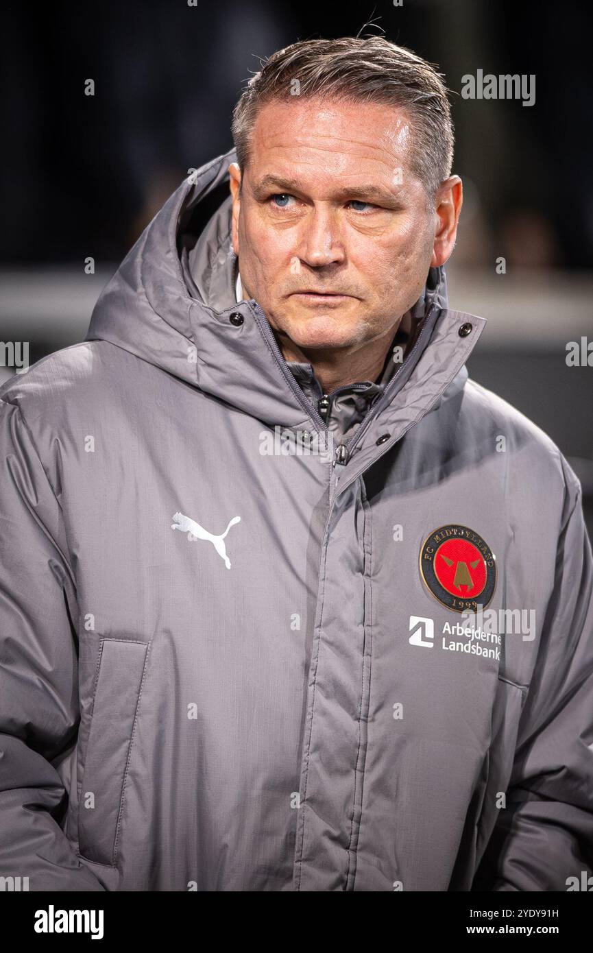 Herning, Danemark. 27 octobre 2024. L'entraîneur-chef Thomas Thomasberg du FC Midtjylland vu lors du match de 3F Superliga entre le FC Midtjylland et l'Aarhus GF au MCH Arena de Herning. Banque D'Images