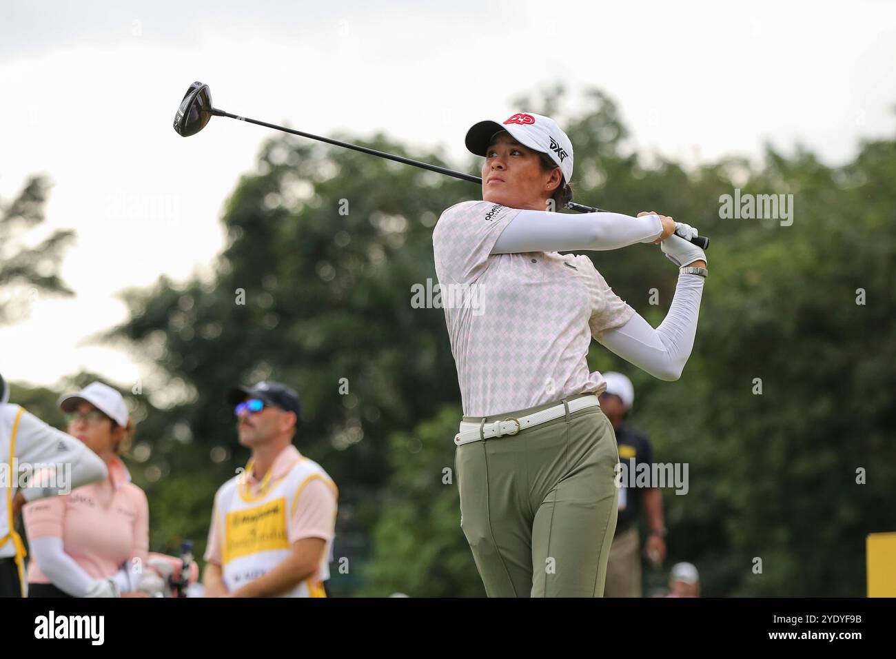 Kuala Lumpur, Malaisie. 27 octobre 2024. Céline Boutier, de France, a aligné son tir du 2ème tee lors de la dernière manche du Maybank Championship 2024 sur le parcours de golf Kuala Lumpur Golf & Country Club à Kuala Lumpur. Finale du championnat Maybank 2024. (Photo Faris Hadziq/SOPA images/SIPA USA) crédit : SIPA USA/Alamy Live News Banque D'Images