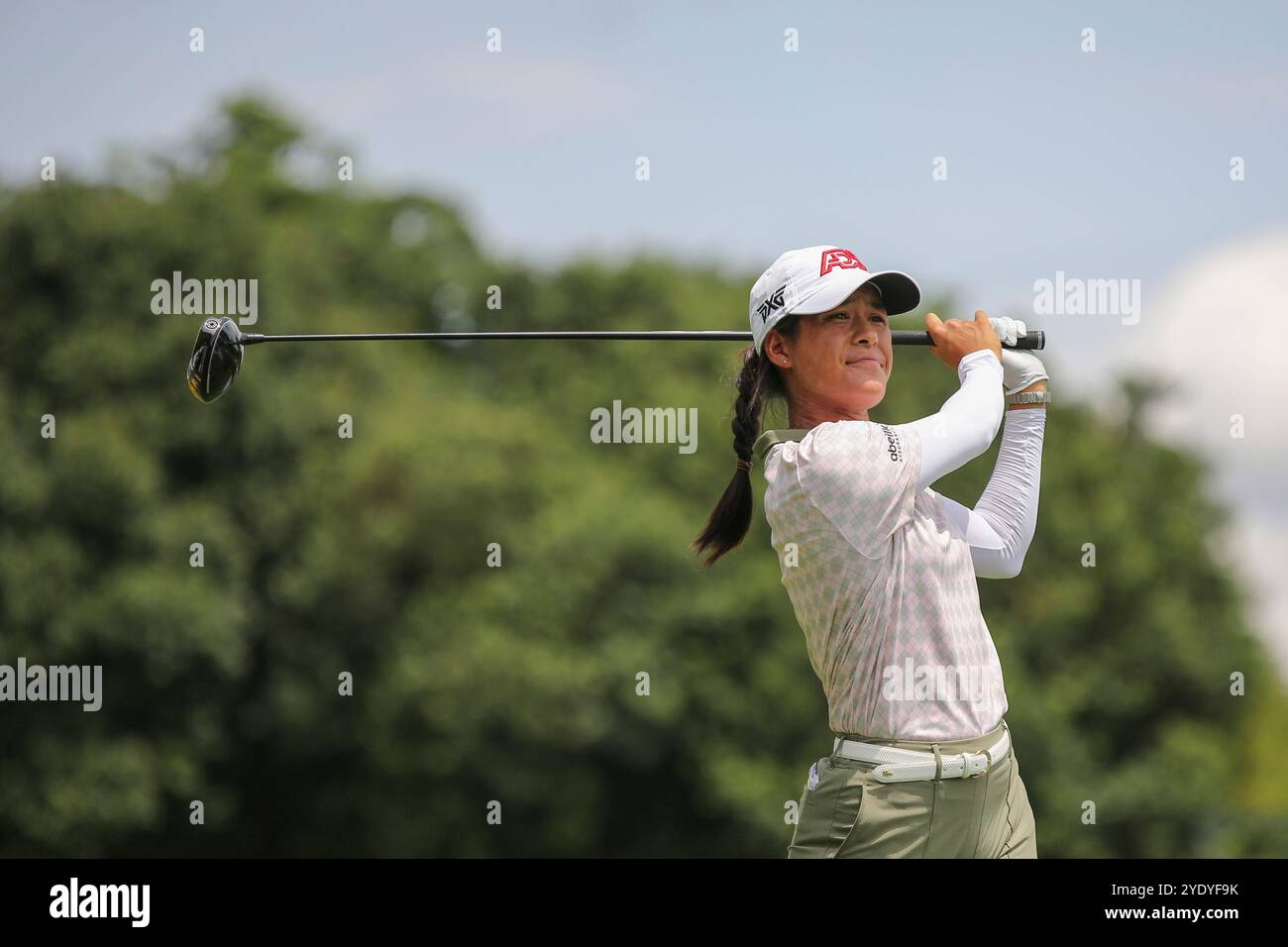 Kuala Lumpur, Malaisie. 27 octobre 2024. Céline Boutier, de France, joue son tir du 13e tee lors de la dernière manche du Maybank Championship 2024 sur le parcours de golf Kuala Lumpur Golf & Country Club à Kuala Lumpur. Finale du championnat Maybank 2024. (Photo Faris Hadziq/SOPA images/SIPA USA) crédit : SIPA USA/Alamy Live News Banque D'Images