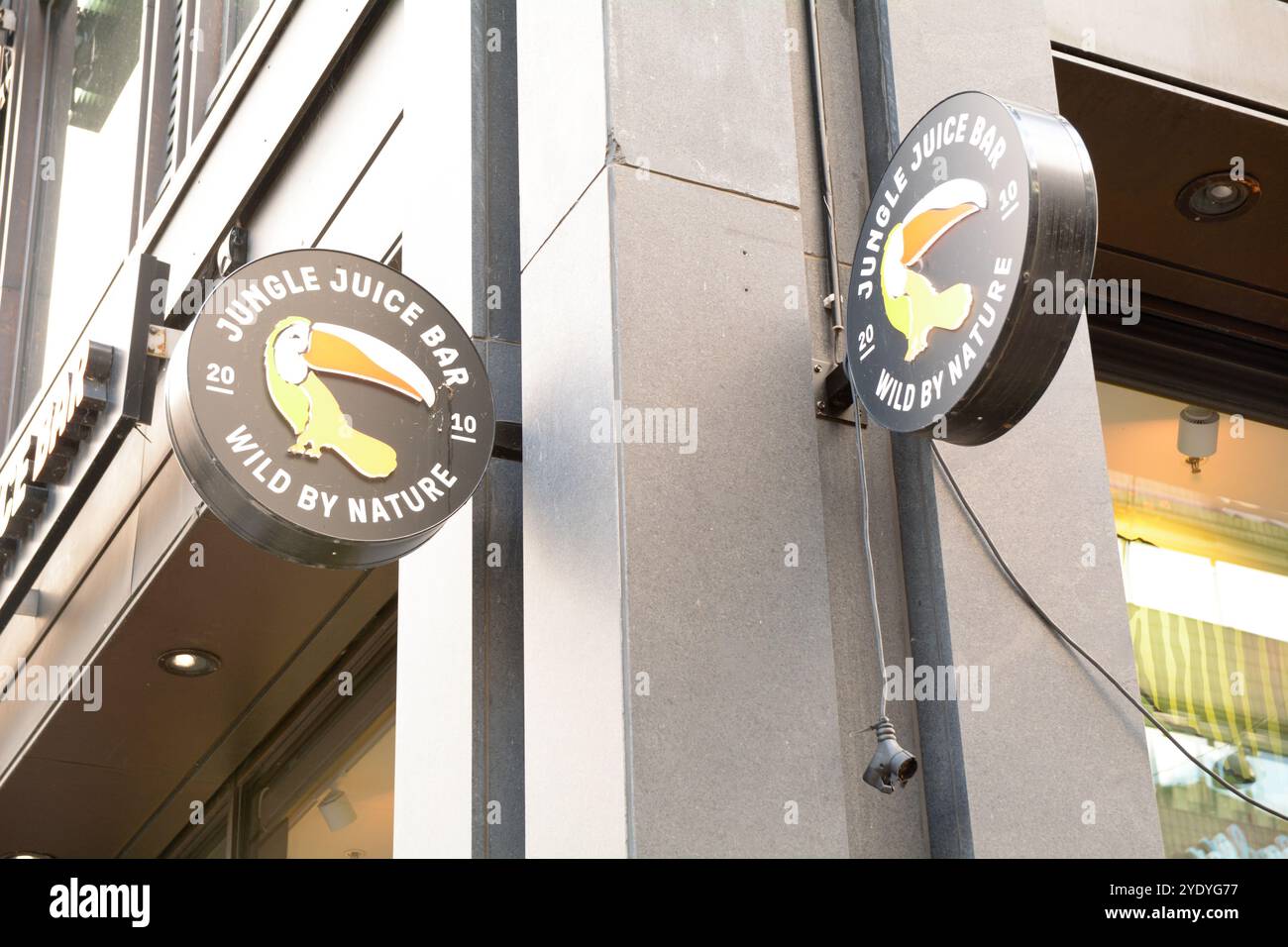 Jungle Juice Bar signe devant le magasin à Helsinki, Finlande. Ils se spécialisent dans la nourriture saine à travers les smoothies. Banque D'Images