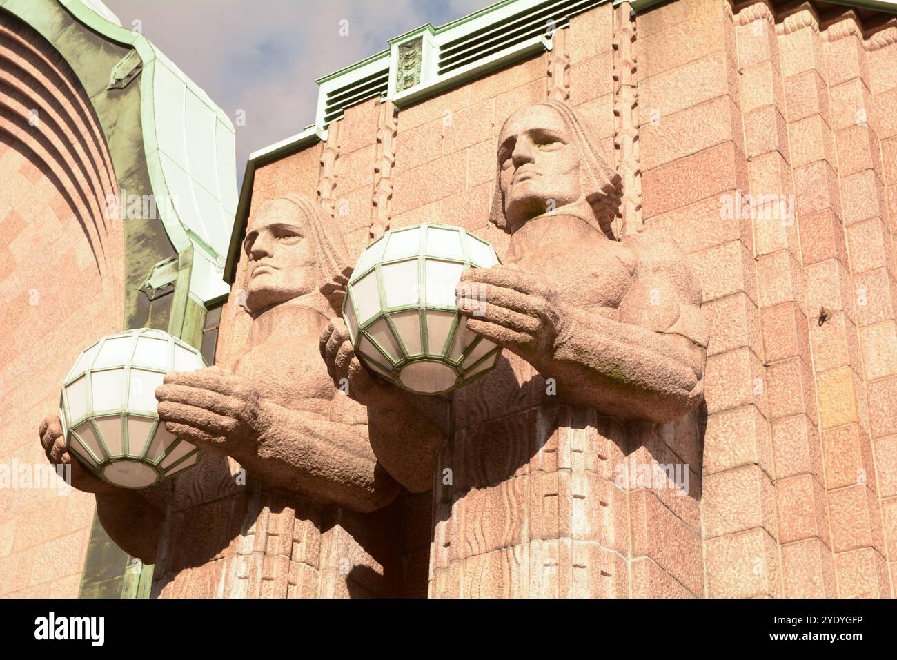 Entrée principale de la gare centrale d'Helsinki (Helsingin päärautatieasema) à Helsinki Finlande - le bâtiment revêtu de granit a été conçu par Eliel Saarinen Banque D'Images