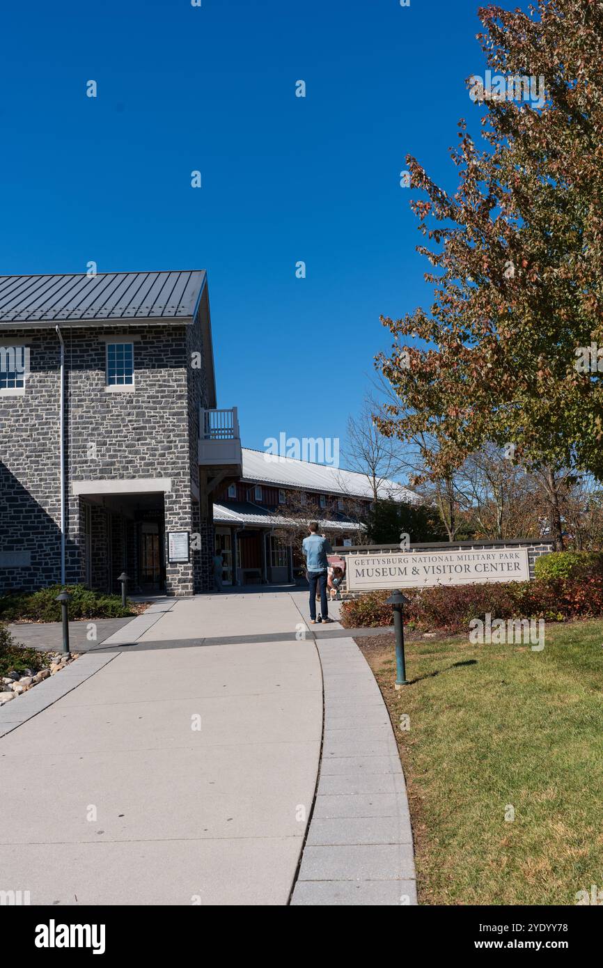 Gettysburg, Pennsylvanie, États-Unis – 19 octobre 2024 : le musée et le centre d'accueil du parc militaire national de Gettysburg exposent des objets, notamment des canons et des armes à feu Banque D'Images