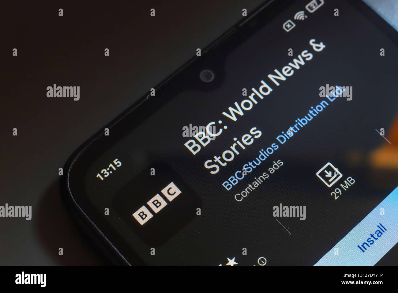 28 octobre 2024, Brésil. Dans cette illustration photo, le logo BBC App est affiché sur l'écran d'un smartphone Banque D'Images