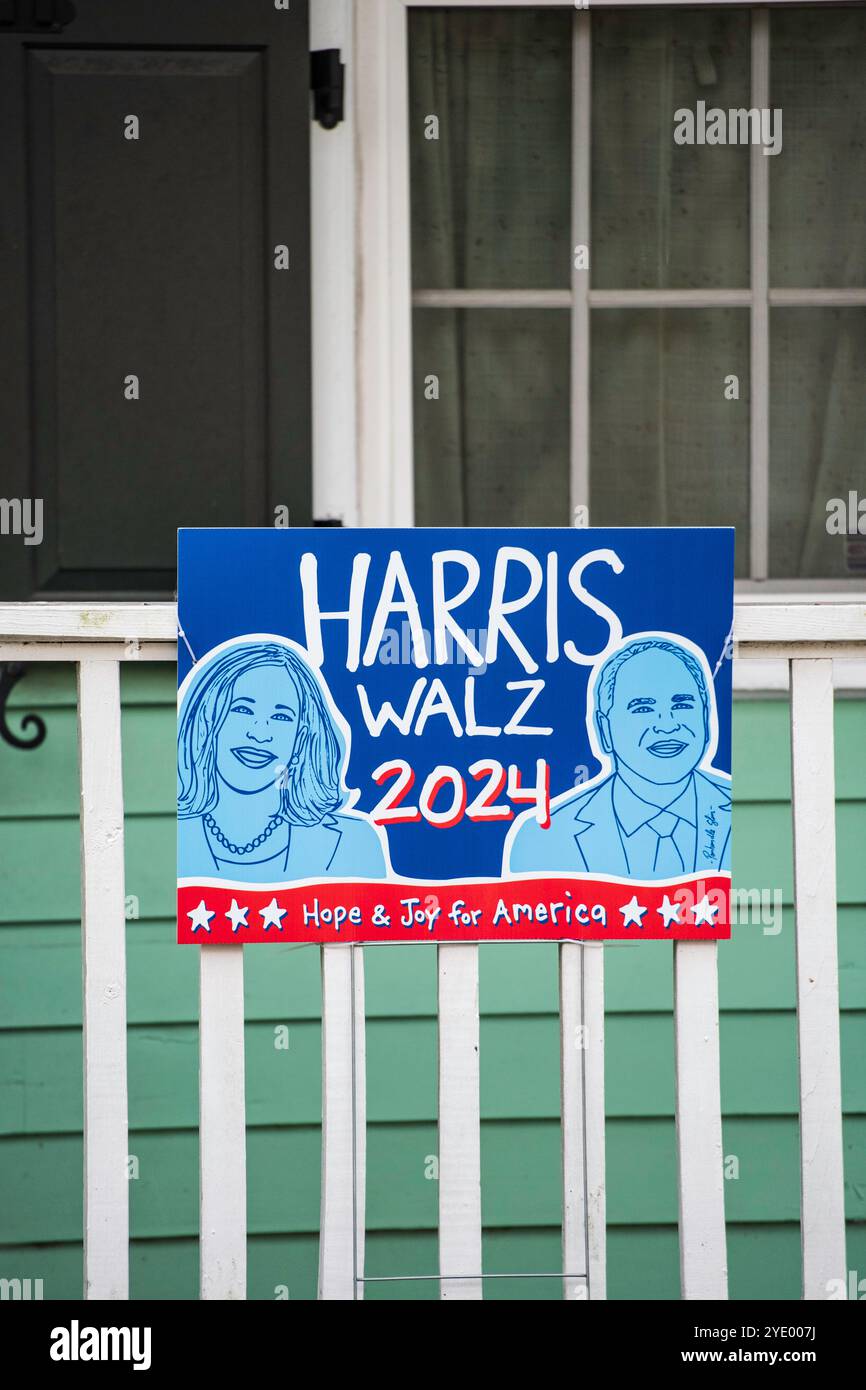 Savannah, Géorgie, 2024 Kamala D. Harris signes politiques qui sont affichés par les gens dans leurs maisons et la cour avant. ©Paul Todd/OUTSIDEIMAGES. COM OUT Banque D'Images