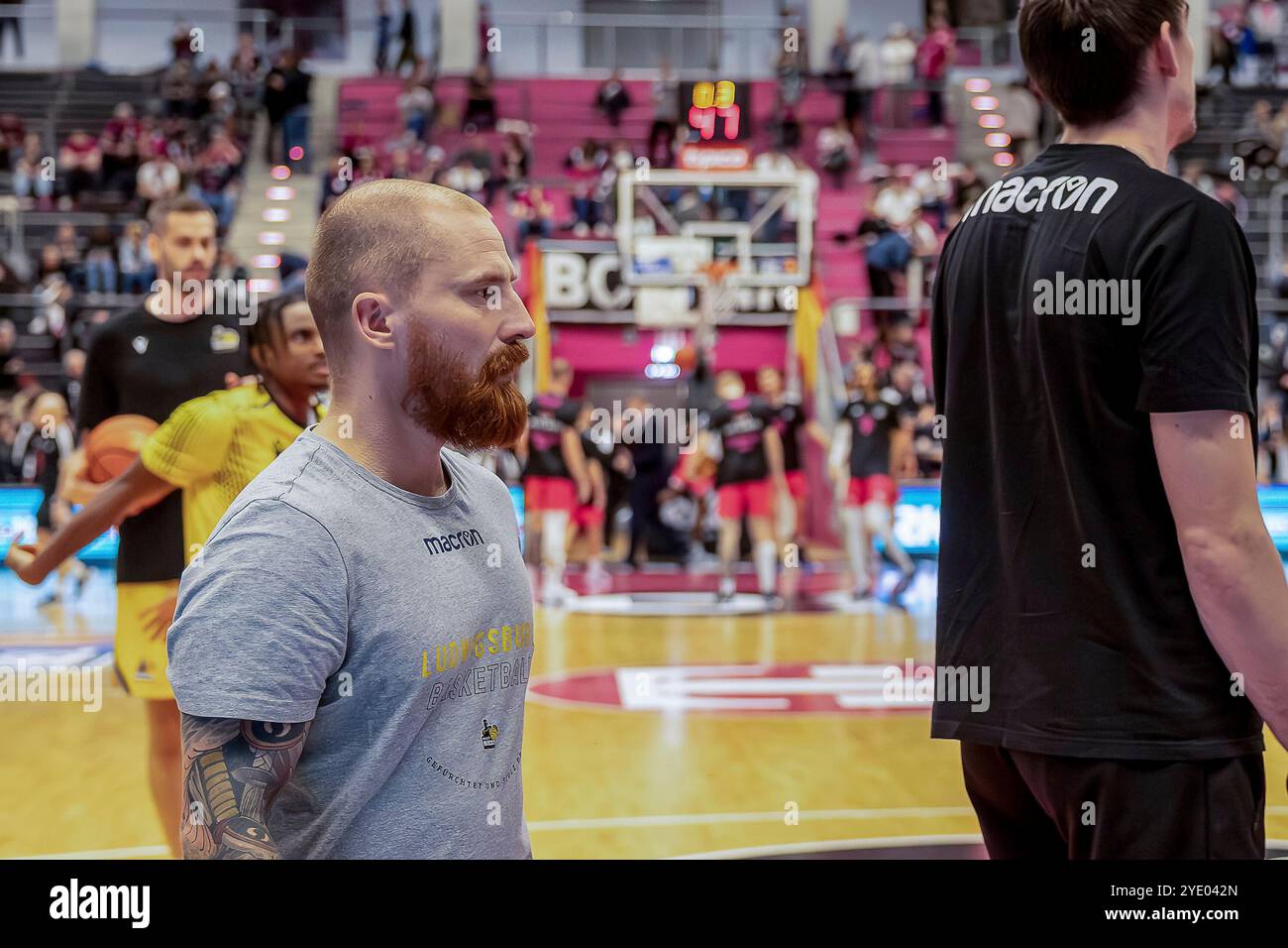 Bonn, Deutschland. 28 octobre 2024. John Patrick (MHP Riesen Ludwigsburg, entraîneur principal) beim Warm up vor dem Spiel Telekom Baskets Bonn v. MHP Riesen Ludwigsburg, Basketball, Easy Credit BBL 6.Spieltag, 2024/25, 28.10.2024 Foto : Eibner-Pressefoto/Gerhard Wingender Credit : dpa/Alamy Live News Banque D'Images