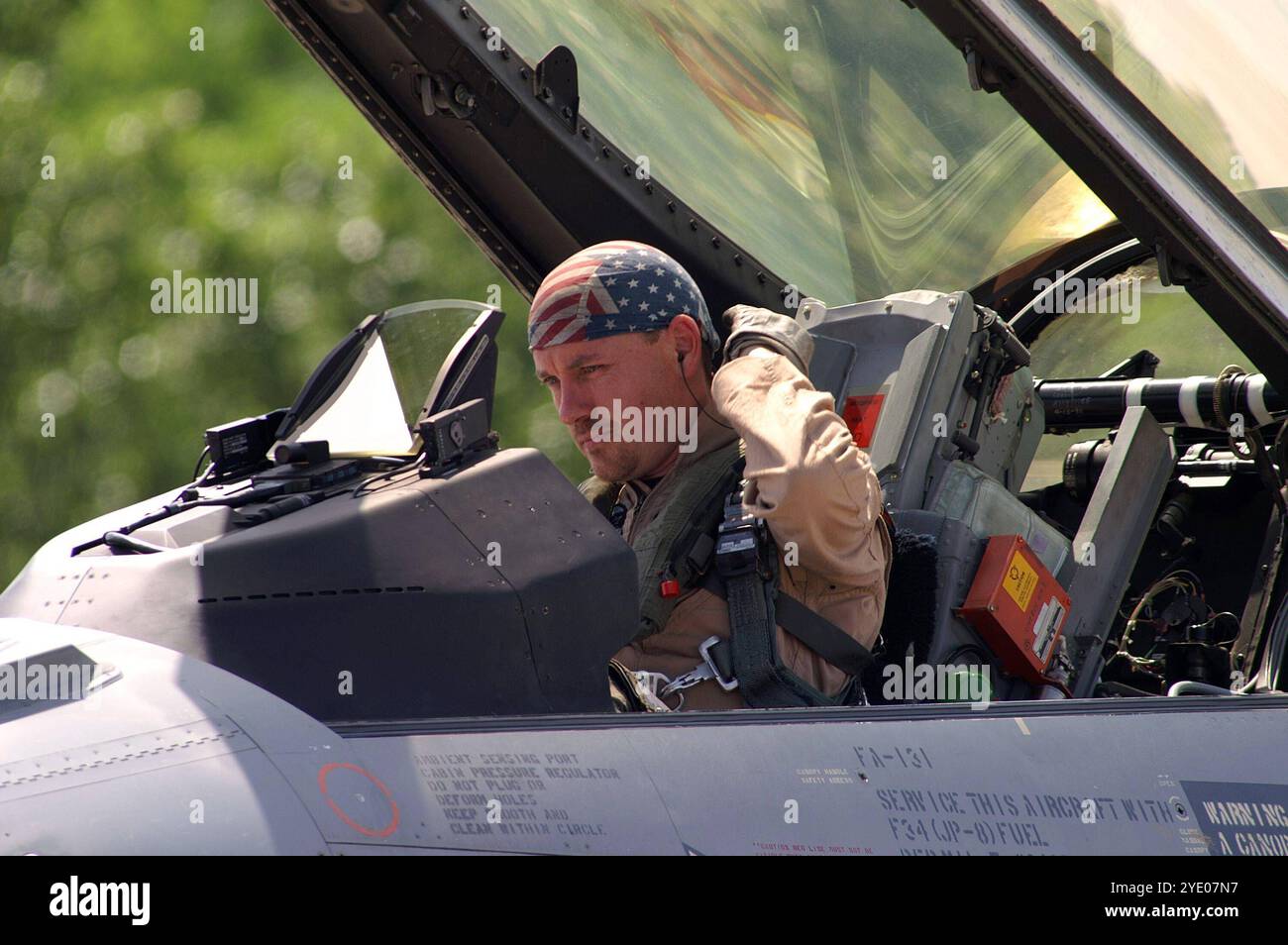 CDT. Michael Mickey Artiges War von 2006 bis 2008 Display-Pilot des F-16 Solo Display Teams der belgischen Luftwaffe Belgian Air Force BAF. IM Bild im Cockpit der F-16 der belgischen Luftwaffe auf der base AÃ rienne 132 in Colmar-Meyenheim, Frankreich, AM 18. Juni 2006. CDT. Michael Mickey Artiges War von 2006 bis 2008 Display-Pilot des F-16 Solo Display Teams der belgischen Luftwaffe Belgian Air Force BAF. IM Bild im Cockpit der F-16 der belgischen Luftwaffe auf der base AÃ rienne 132 in Colmar-Meyenheim, Frankreich, AM 18. Juni 2006. Colmar Frankreich FRA *** CDT Michael Mickey Artiges était d. Banque D'Images