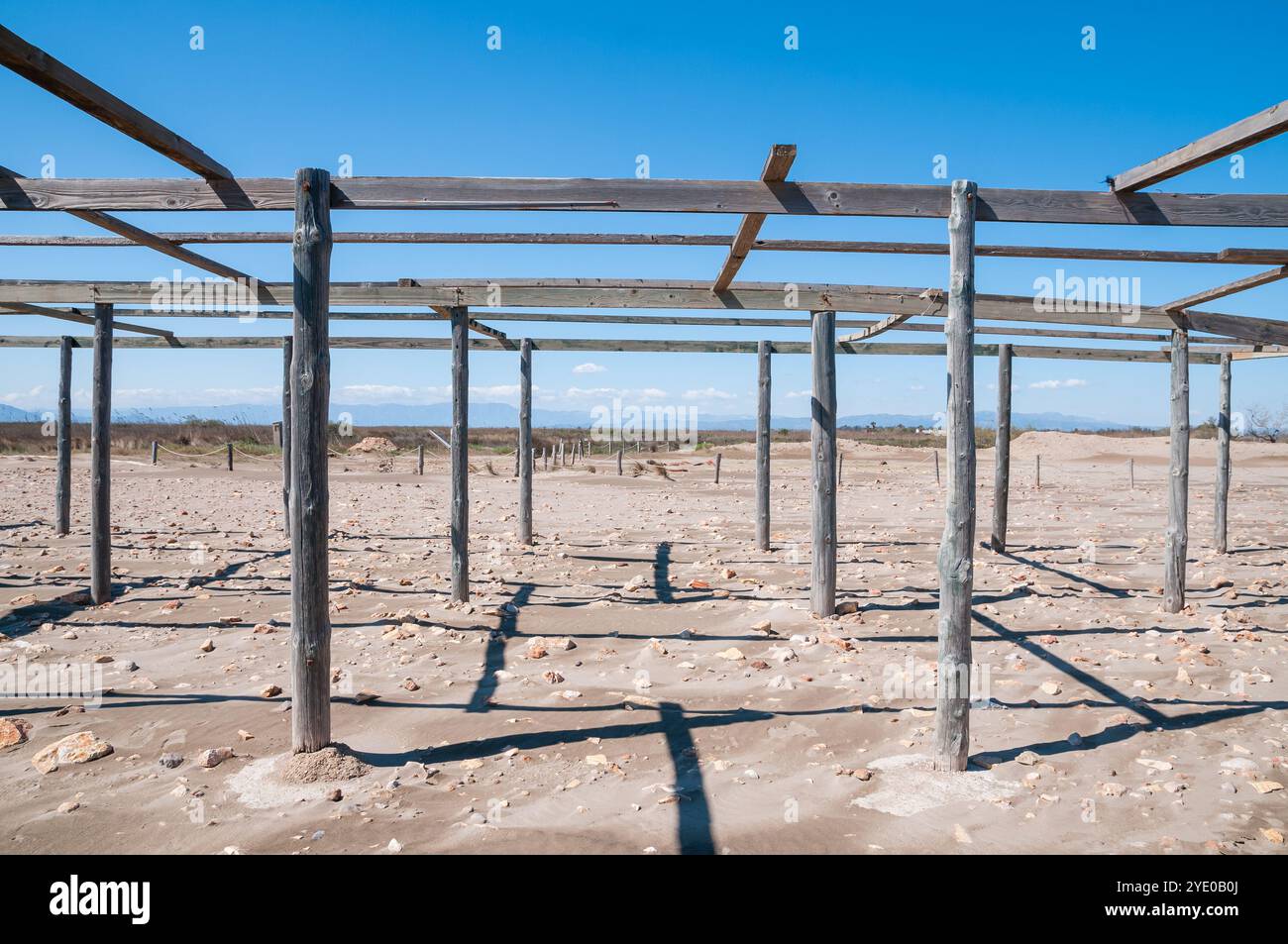 structure en bois, pergola, sur la plage Banque D'Images