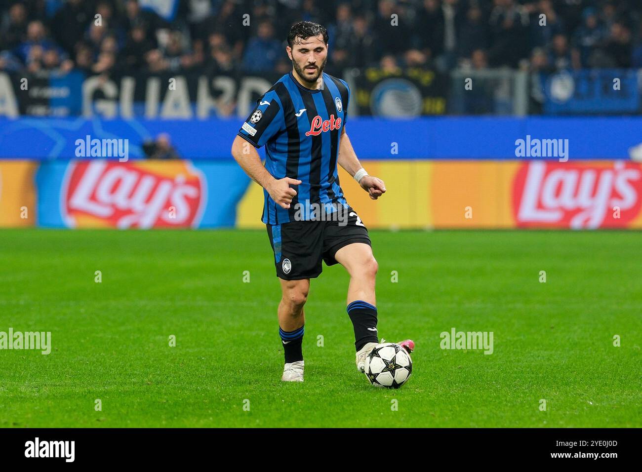 Sead Kolasinac d'Atalanta BC 1907 porte le ballon lors du match de football UEFA Champions League 2024/2025 phase MD1 entre Atalanta BC et Banque D'Images