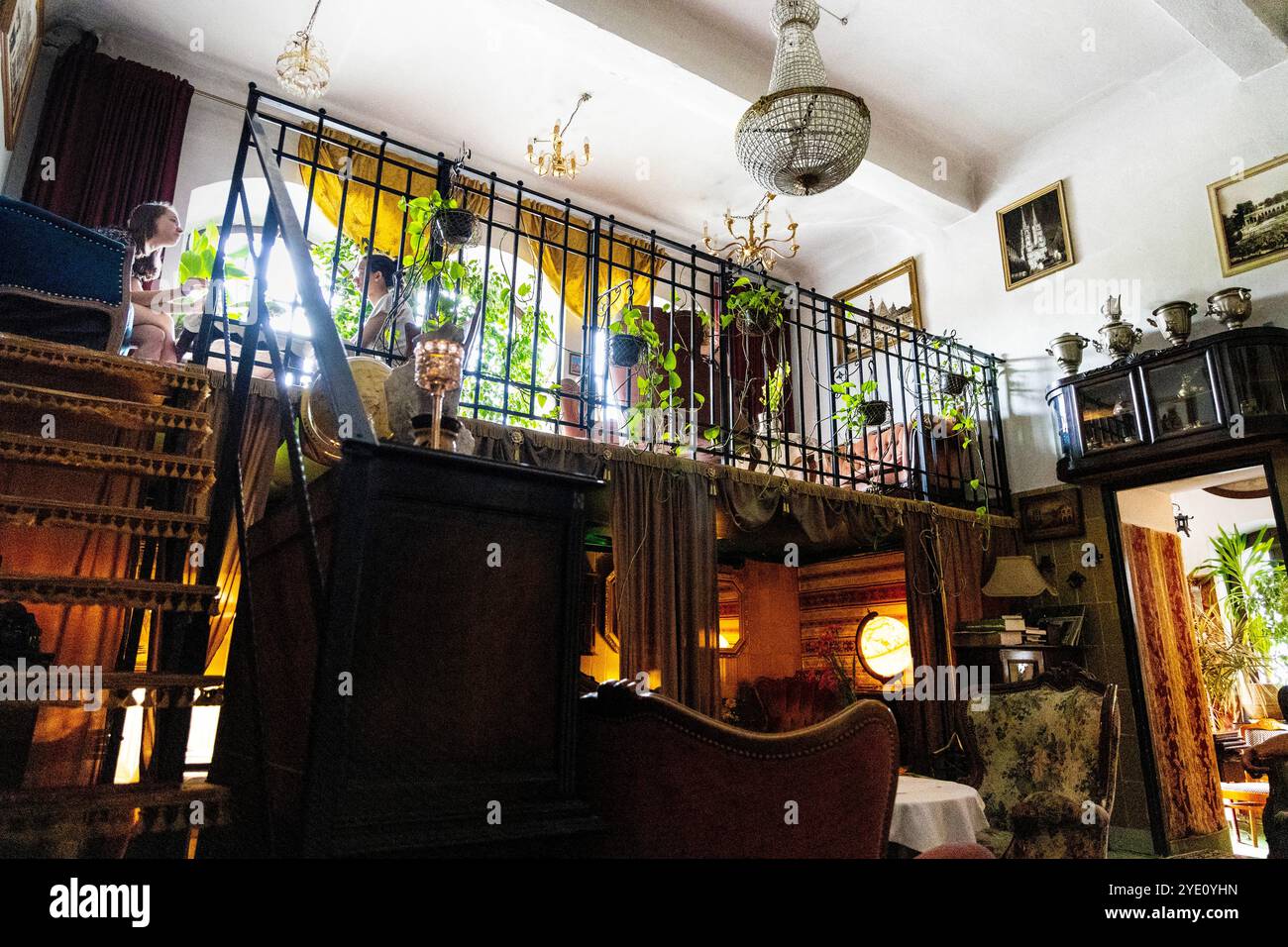 Intérieur démodé du salon de thé Herbaciarnia Targowa au marché Hall (Hala Targowa), Wroclaw, Pologne Banque D'Images