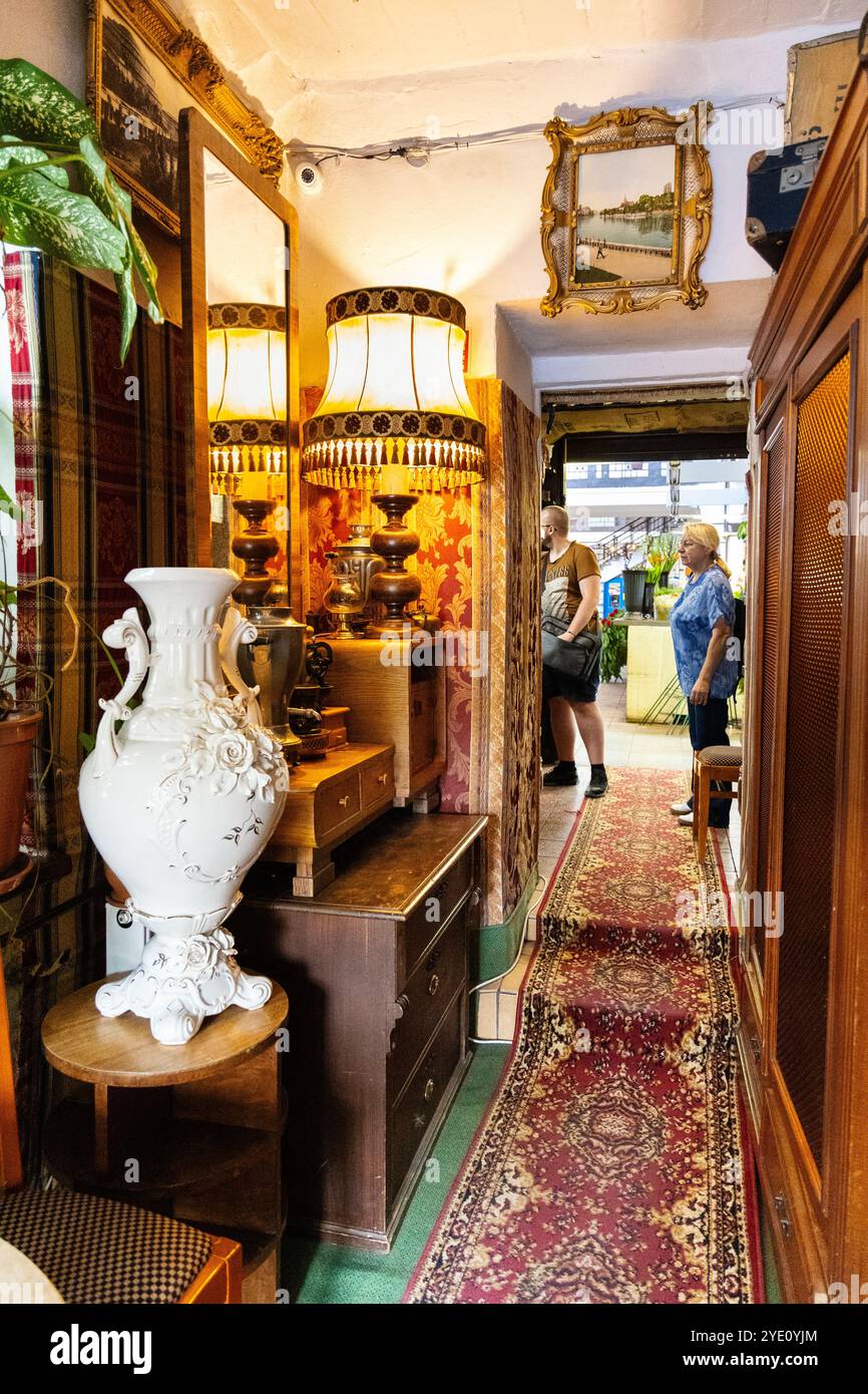 Intérieur démodé du salon de thé Herbaciarnia Targowa au marché Hall (Hala Targowa), Wroclaw, Pologne Banque D'Images