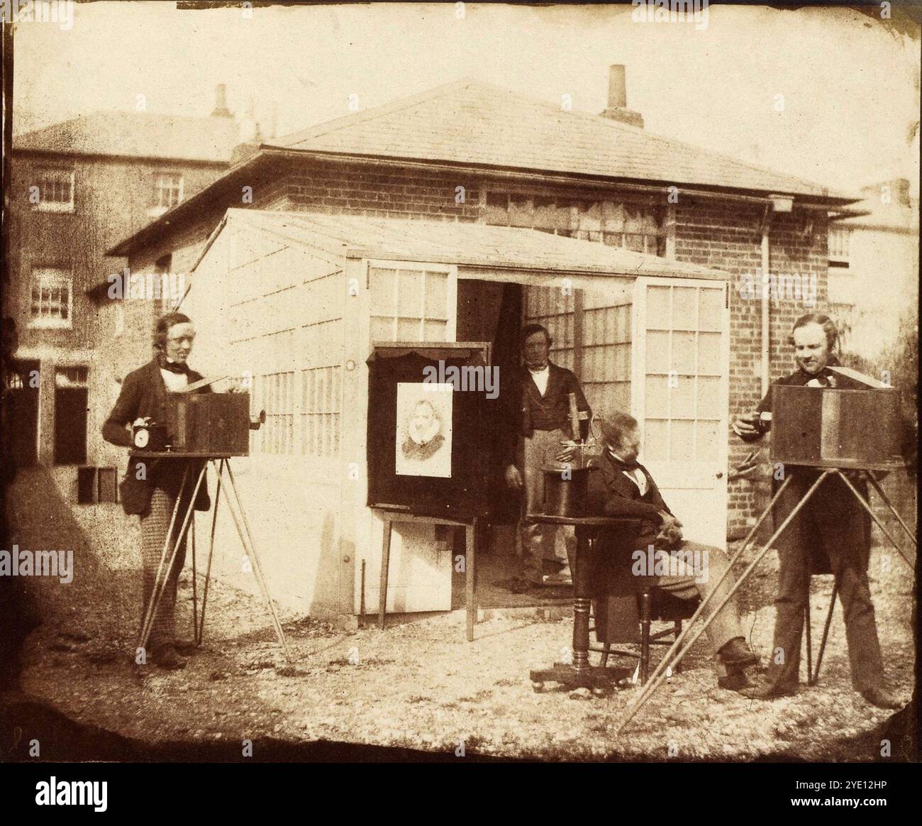 L'atelier photographique à Reading, 1846, réalisé par William Fox Talbot. L'invention la plus importante de Talbot était le calotype, qui était le premier négatif jamais révélé par un traitement chimique. À partir du calotype, des copies illimitées pouvaient être faites par impression par contact. Banque D'Images