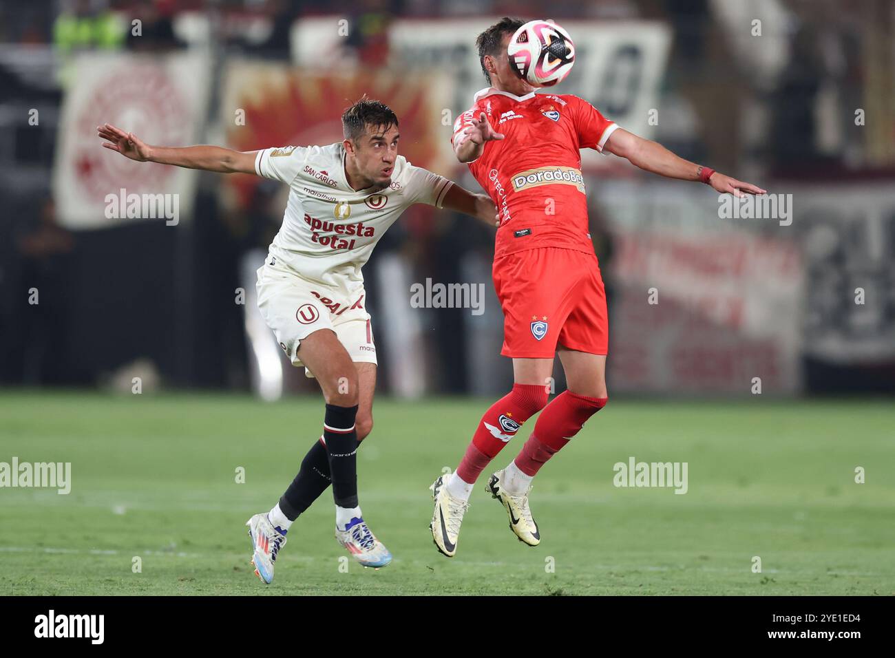 Lima, Pérou. 27 octobre 2024. Juan Romagnoli de Cienciano lors du match de Liga 1 entre Universitario de Deportes et Cienciano a joué au stade Monumental le 27 octobre 2024 à Lima, au Pérou. (Photo de Miguel Marruffo/PRESSINPHOTO) crédit : AGENCE SPORTIVE PRESSINPHOTO/Alamy Live News Banque D'Images