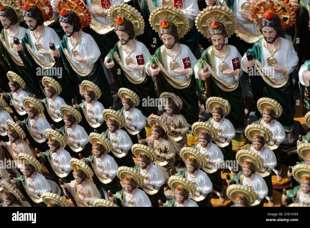 Des images de Saint Jude Thaddeus sont vues à l'extérieur de l'église de San Hipolito lors de la fête de Saint Jude Thaddeus. Le 28 octobre 2024 à Mecxico City, Mexique. (Crédit image : © Ian Robles/eyepix via ZUMA Press Wire) USAGE ÉDITORIAL SEULEMENT! Non destiné à UN USAGE commercial ! Banque D'Images Des images de Saint Jude Thaddeus sont vues à l'extérieur de l'église de San Hipolito lors de la fête de Saint Jude Thaddeus. Le 28 octobre 2024 à Mecxico City, Mexique. (Crédit image : © Ian Robles/eyepix via ZUMA Press Wire) USAGE ÉDITORIAL SEULEMENT! Non destiné à UN USAGE commercial ! Banque D'Images
