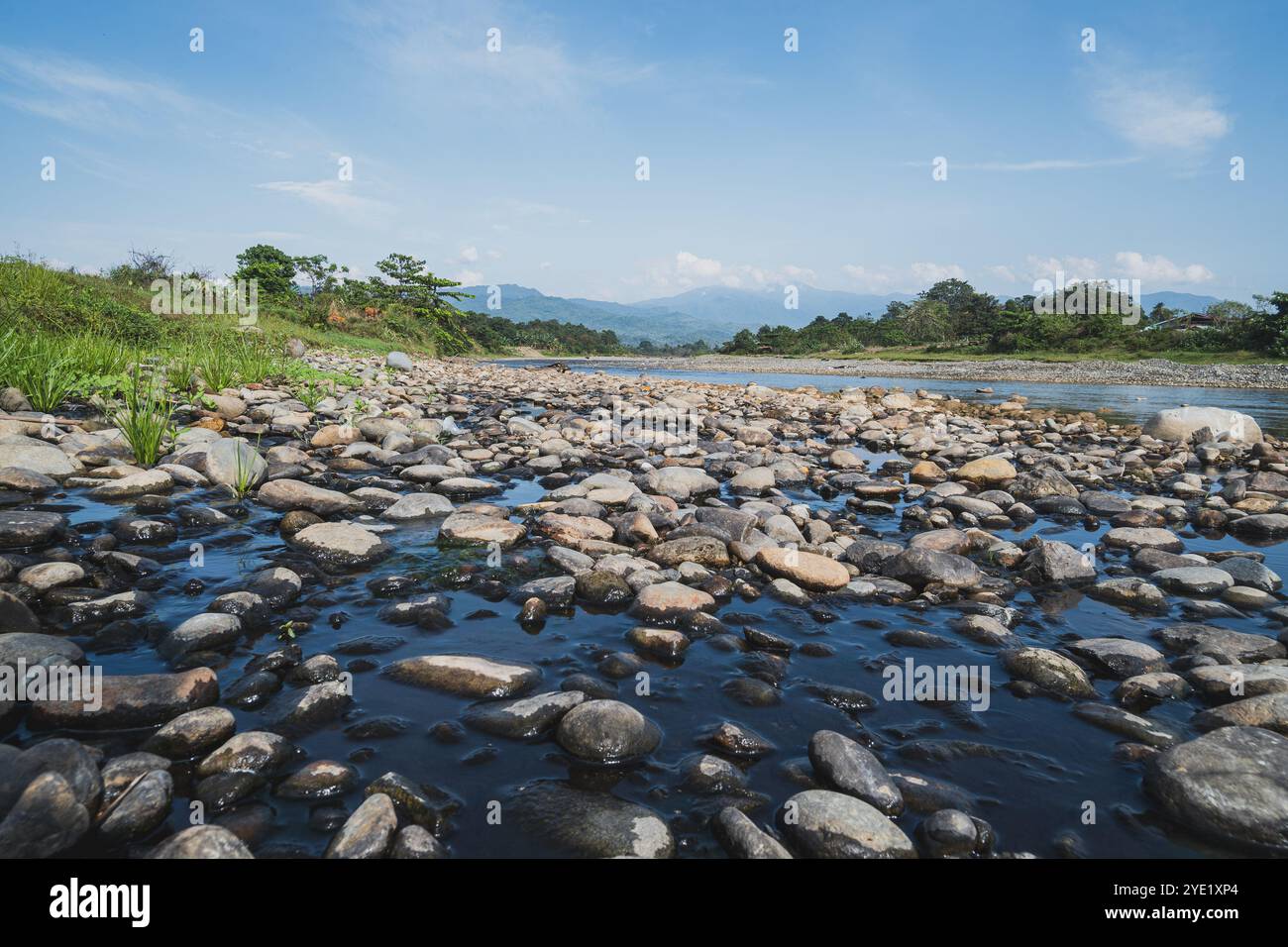 Pierres de rivière de forme irrégulière. Habituellement utilisé pour construire des maisons pour les résidents locaux. Banque D'Images