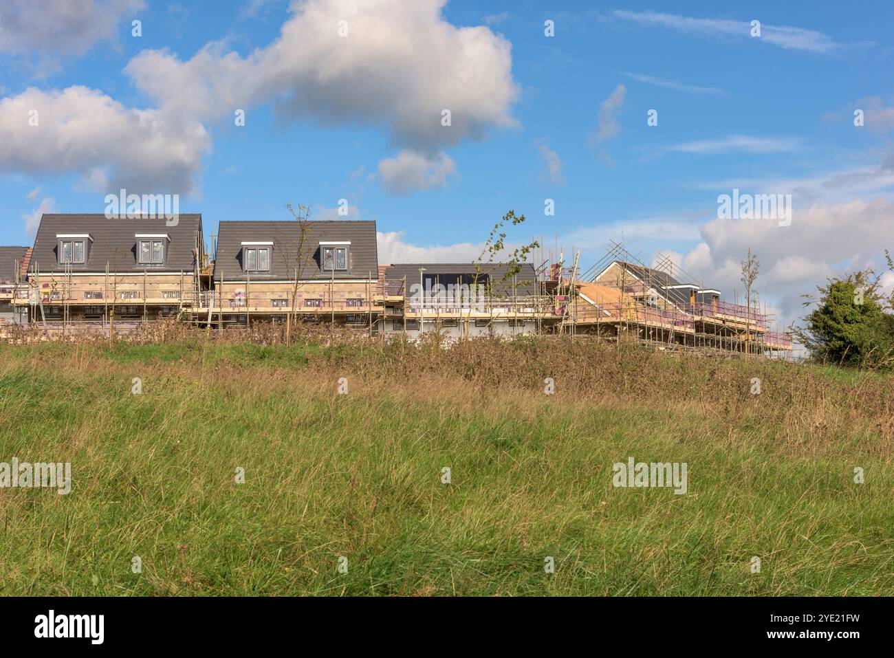 Green Field construction site - Un développement moderne fournissant des propriétés résidentielles pour répondre aux demandes actuelles de logement au Royaume-Uni. Banque D'Images